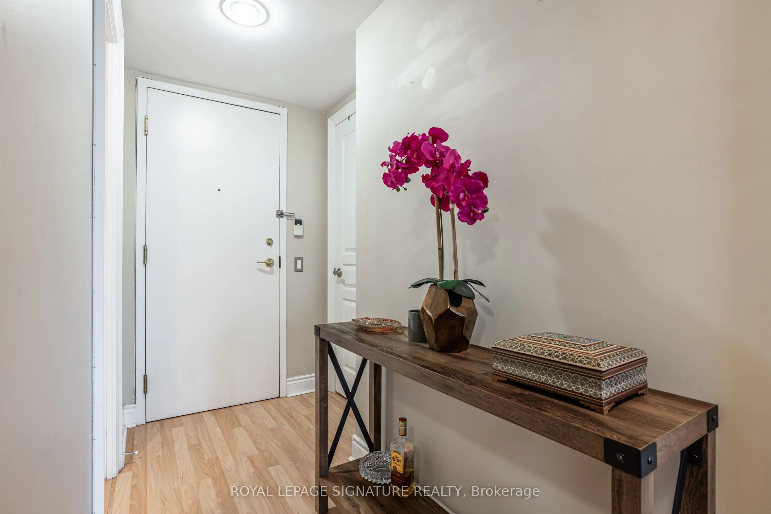 10 Northtown Way, #1806