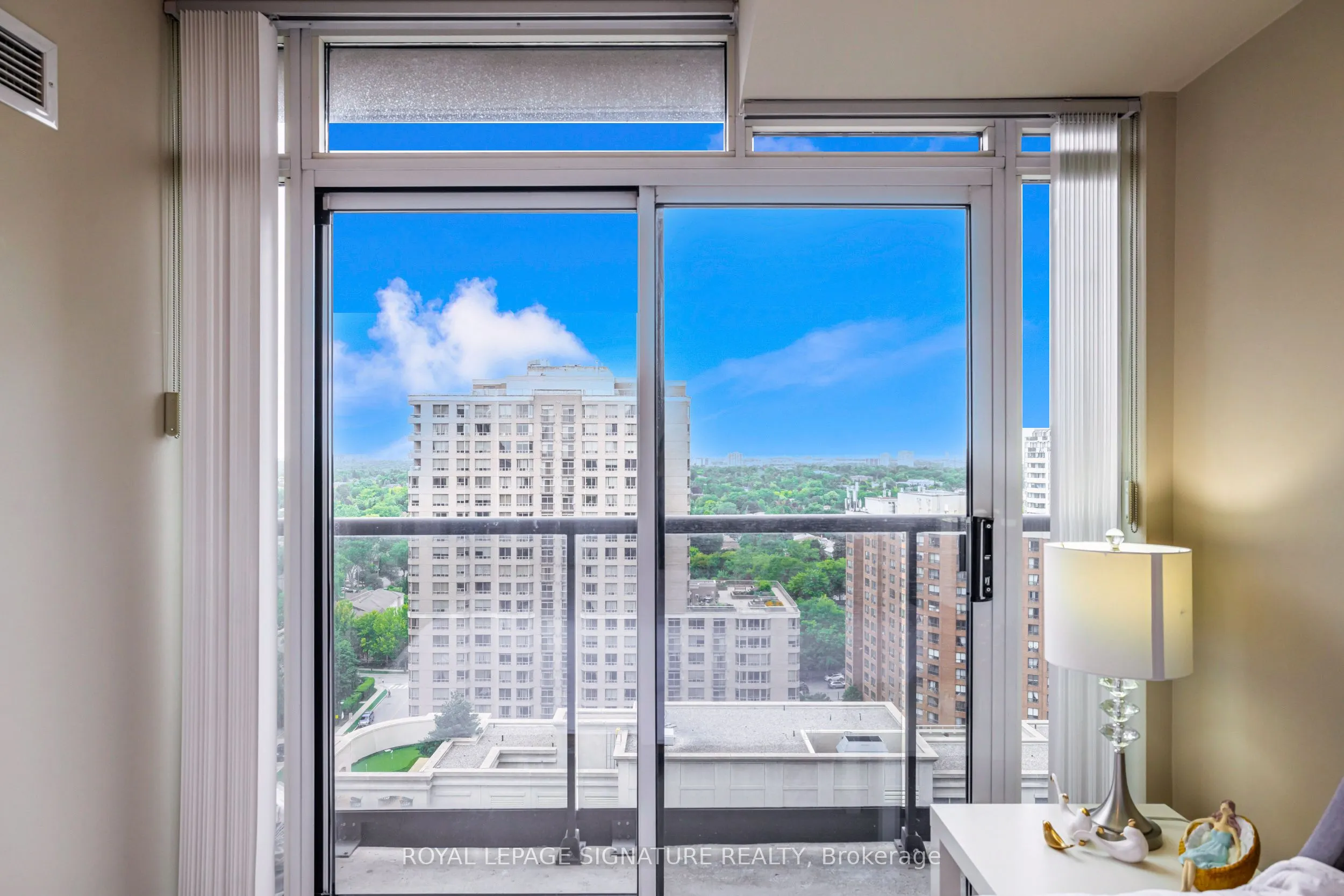 10 Northtown Way, #1806