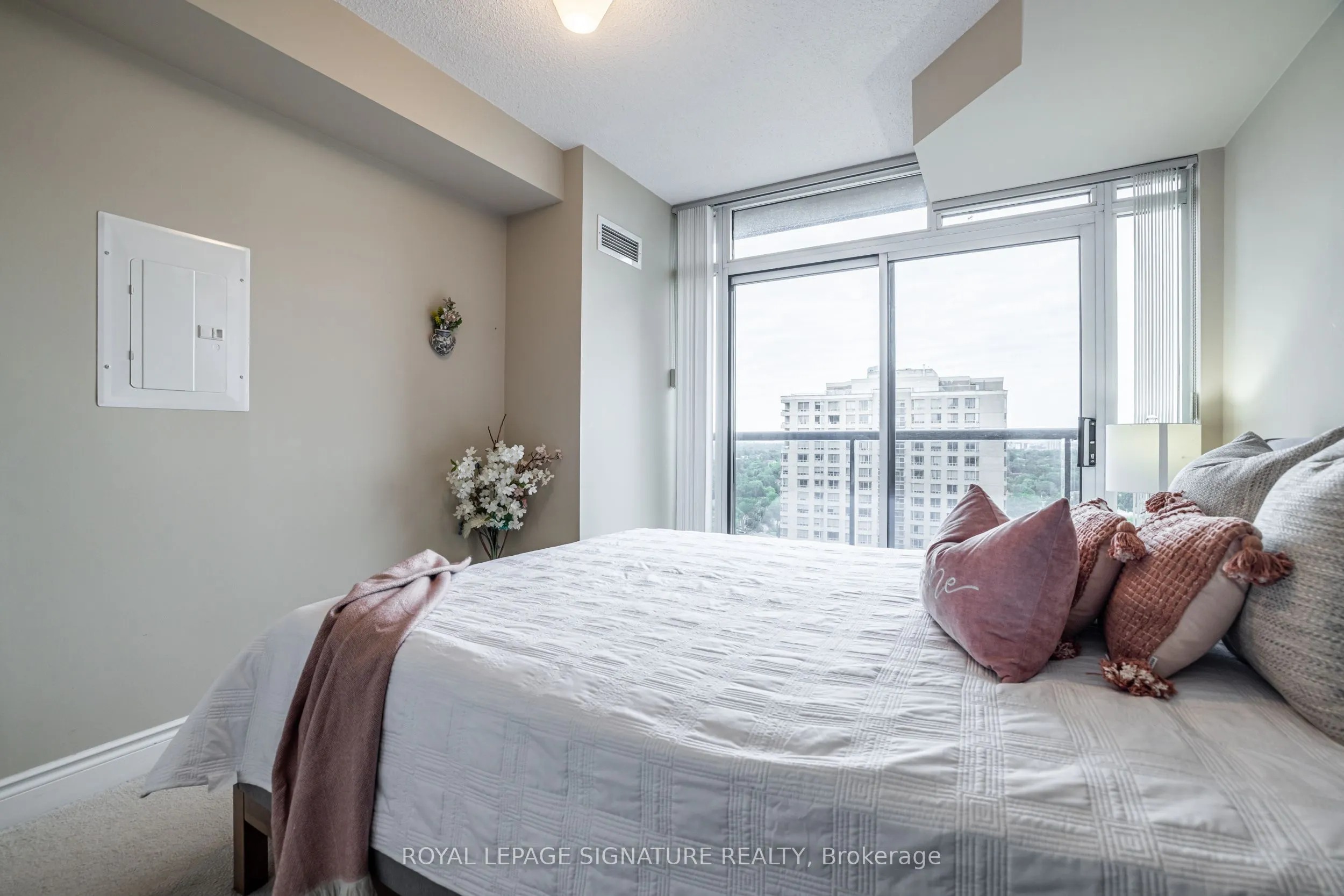 10 Northtown Way, #1806