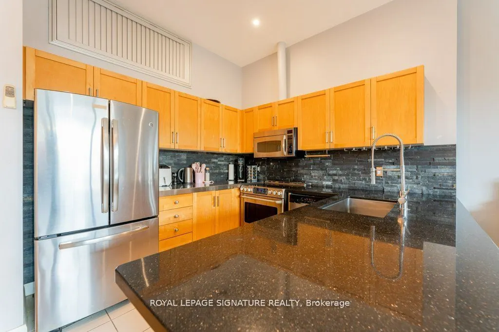 700 King Street W, #801