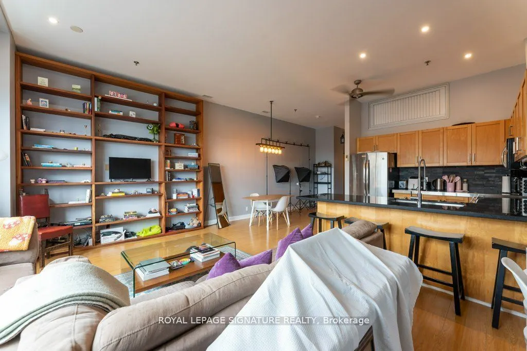 700 King Street W, #801
