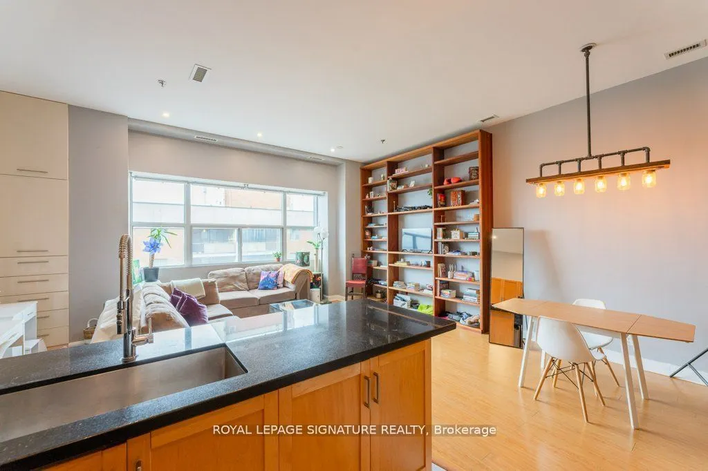 700 King Street W, #801