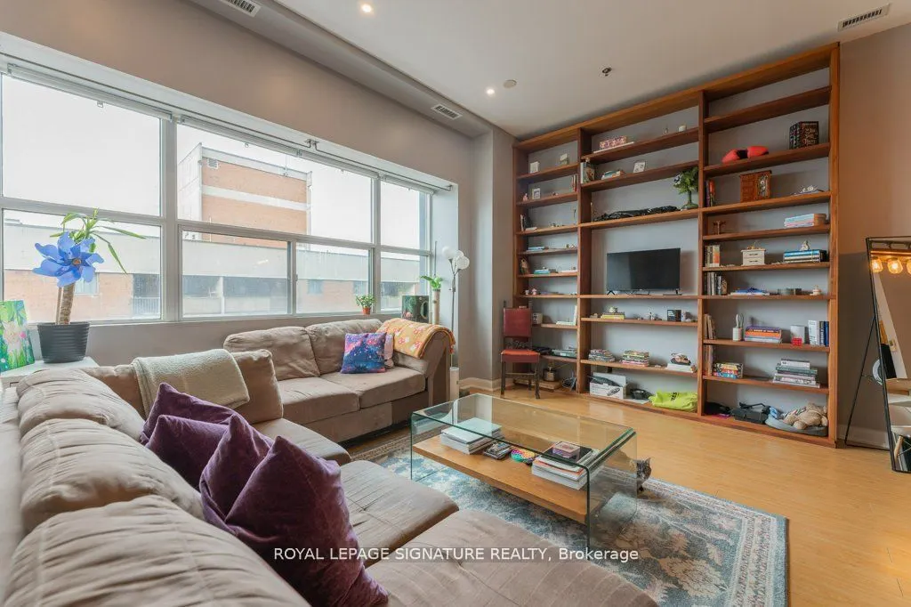 700 King Street W, #801