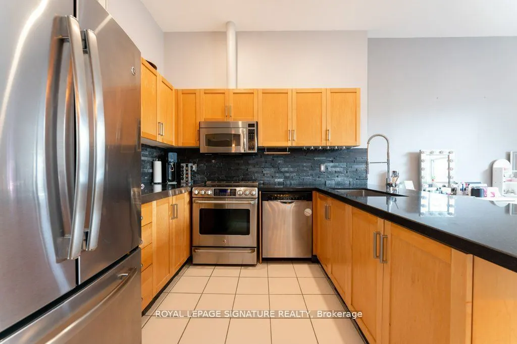 700 King Street W, #801
