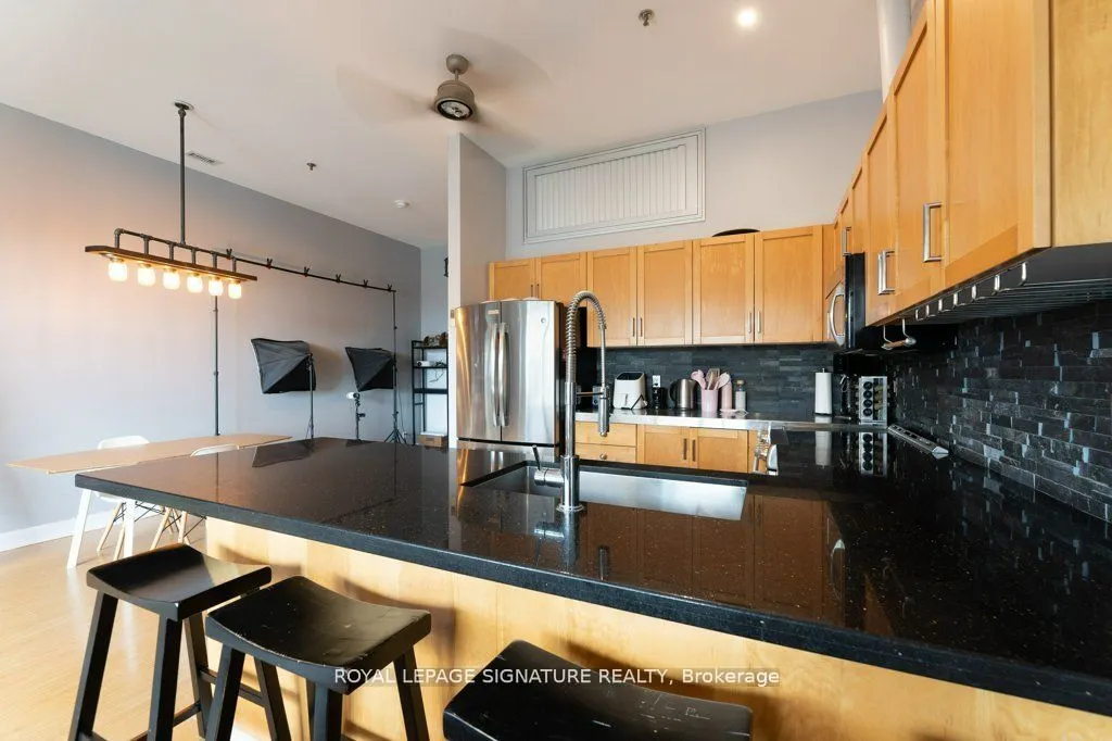 700 King Street W, #801