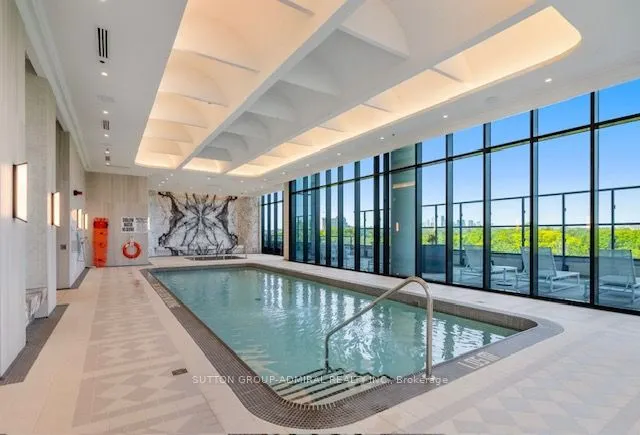 10 Inn on the park Drive, #1605
