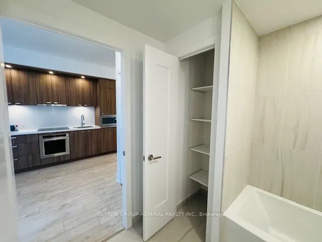 10 Inn on the park Drive, #1605