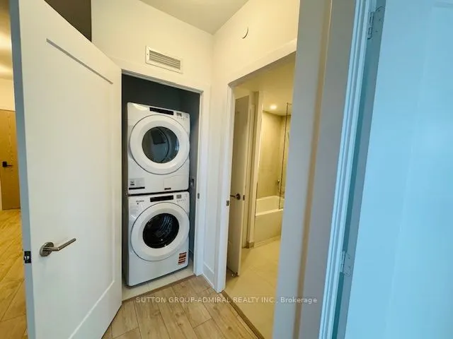 10 Inn on the park Drive, #1605