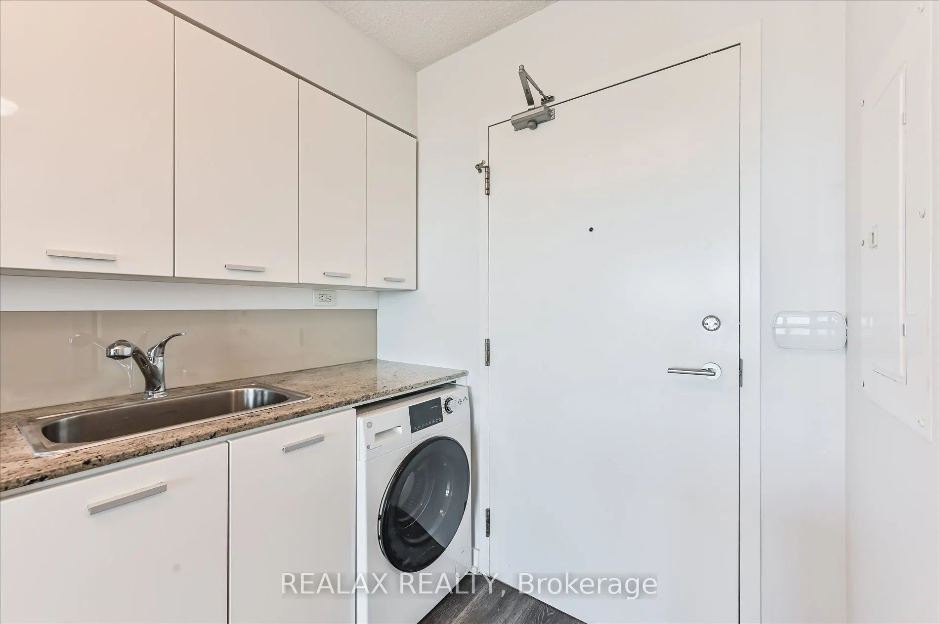 29 Singer Court, #1706