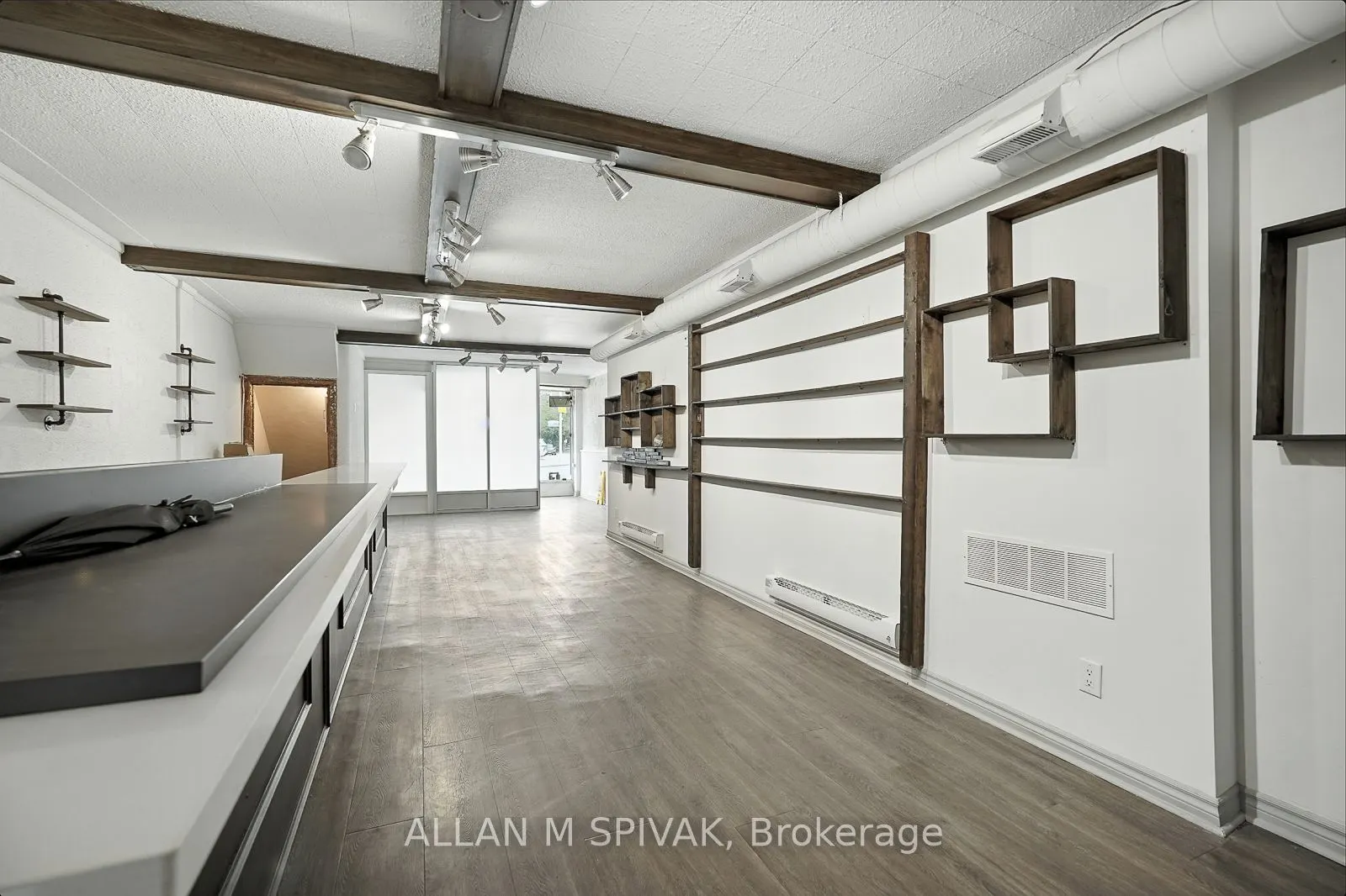 527 Eglinton Avenue W