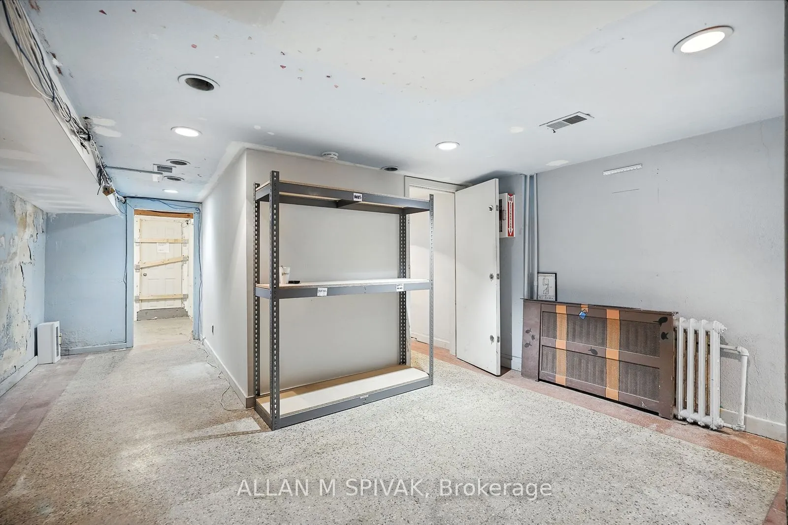 527 Eglinton Avenue W