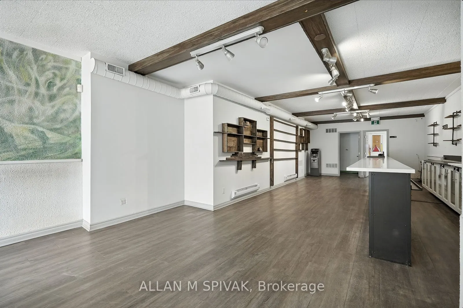 527 Eglinton Avenue W