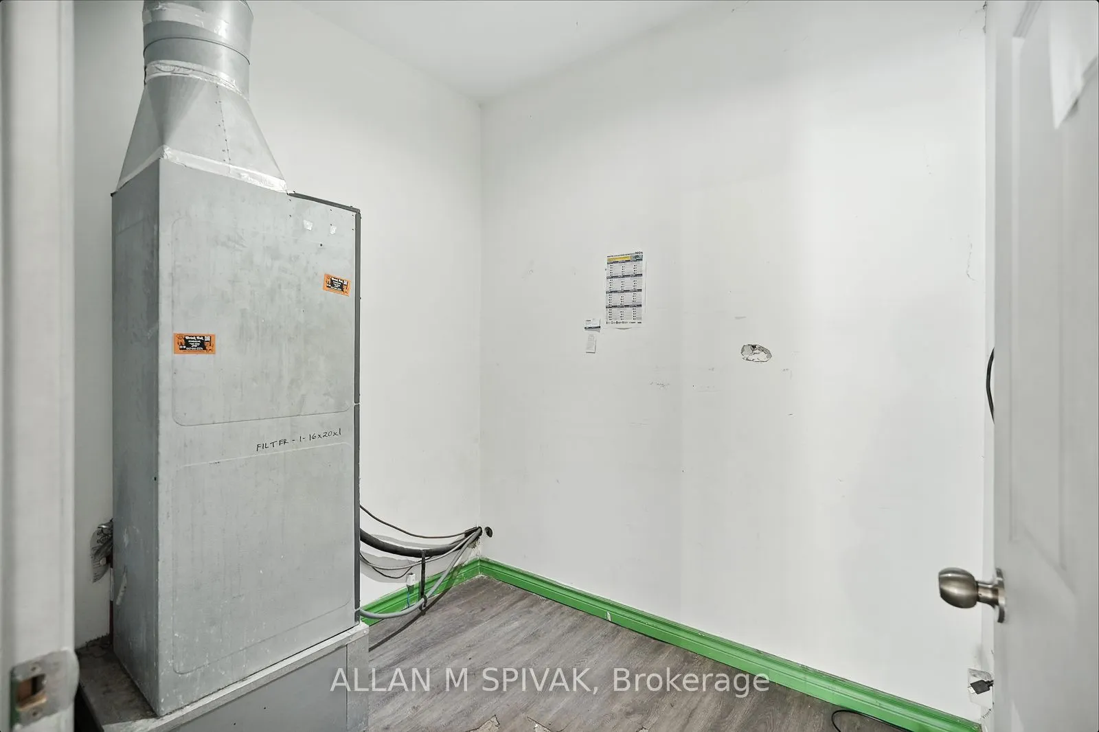 527 Eglinton Avenue W