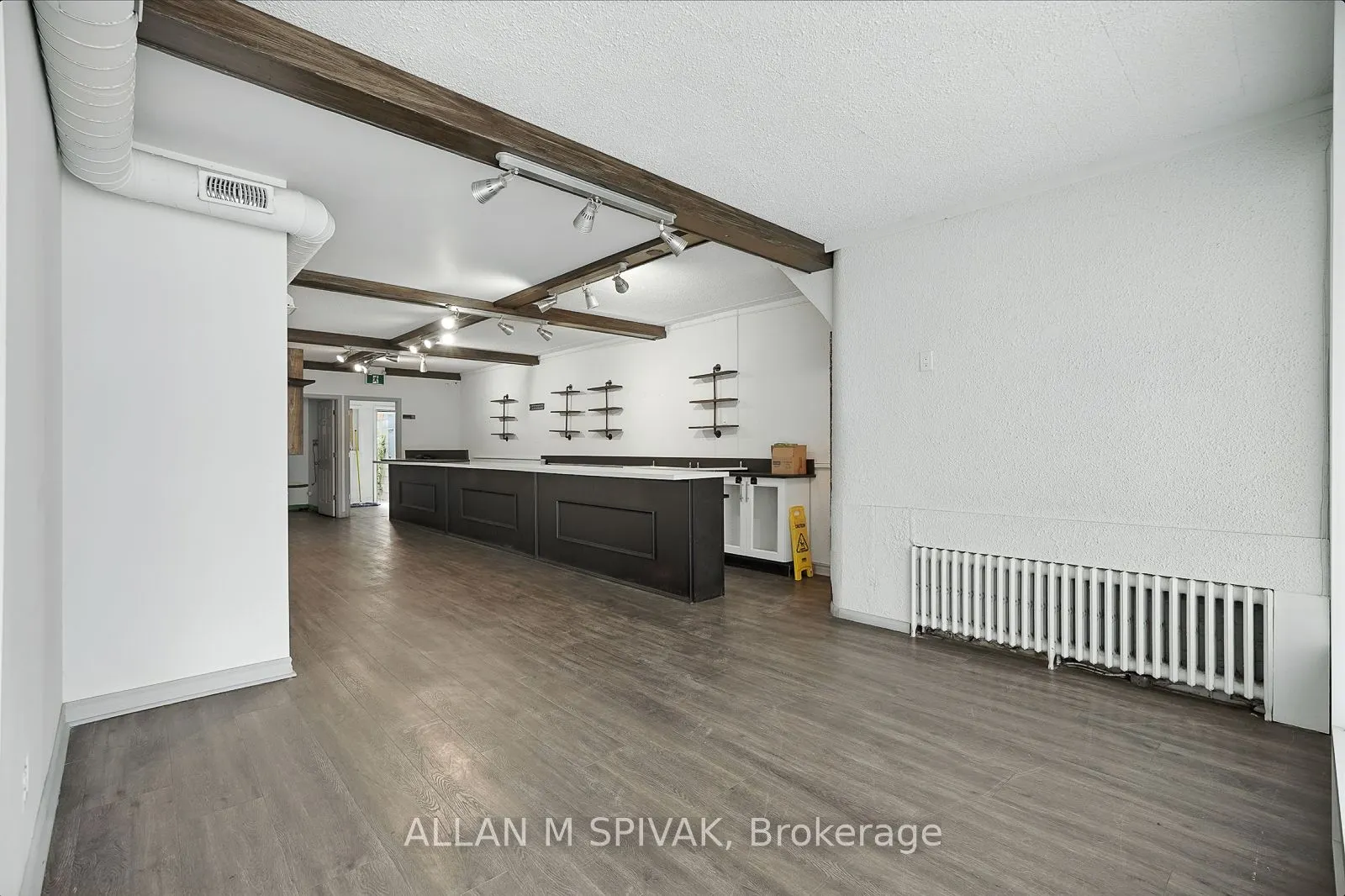 527 Eglinton Avenue W