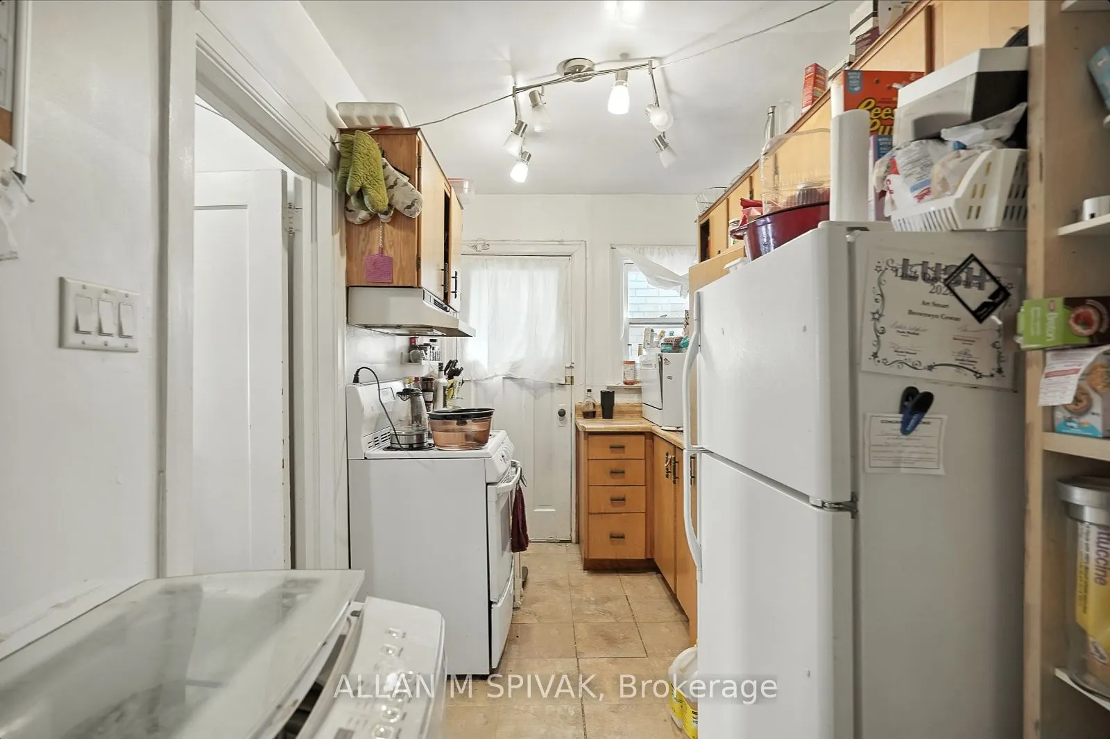 527 Eglinton Avenue W