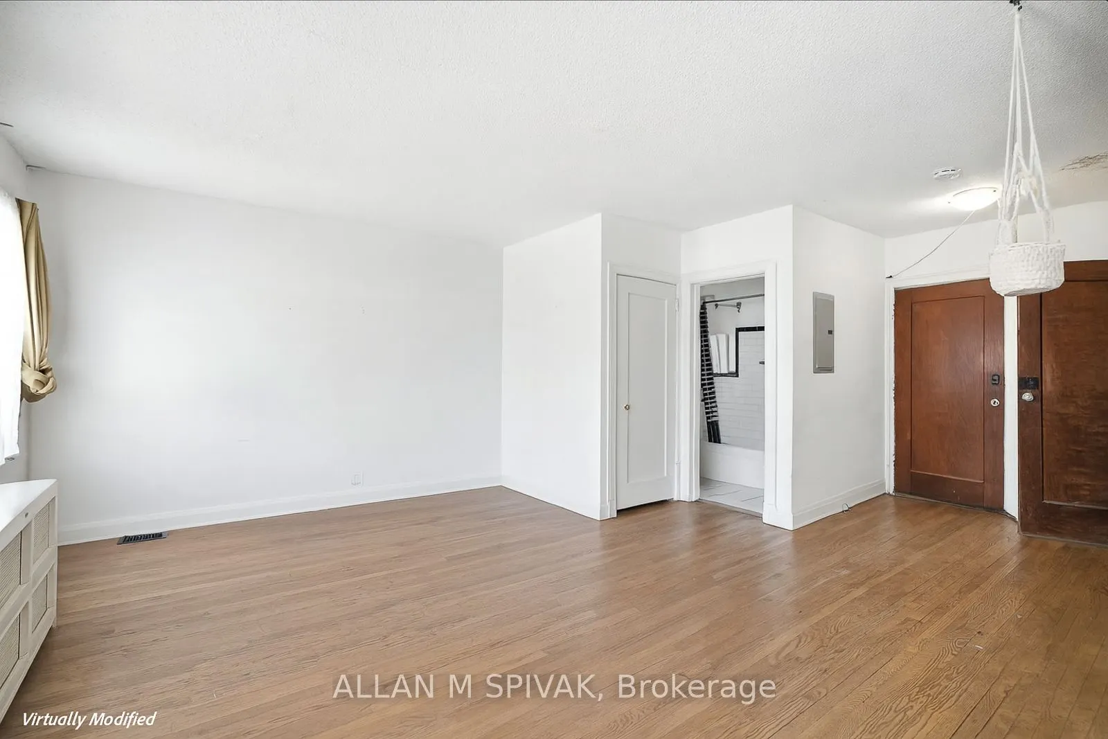 527 Eglinton Avenue W