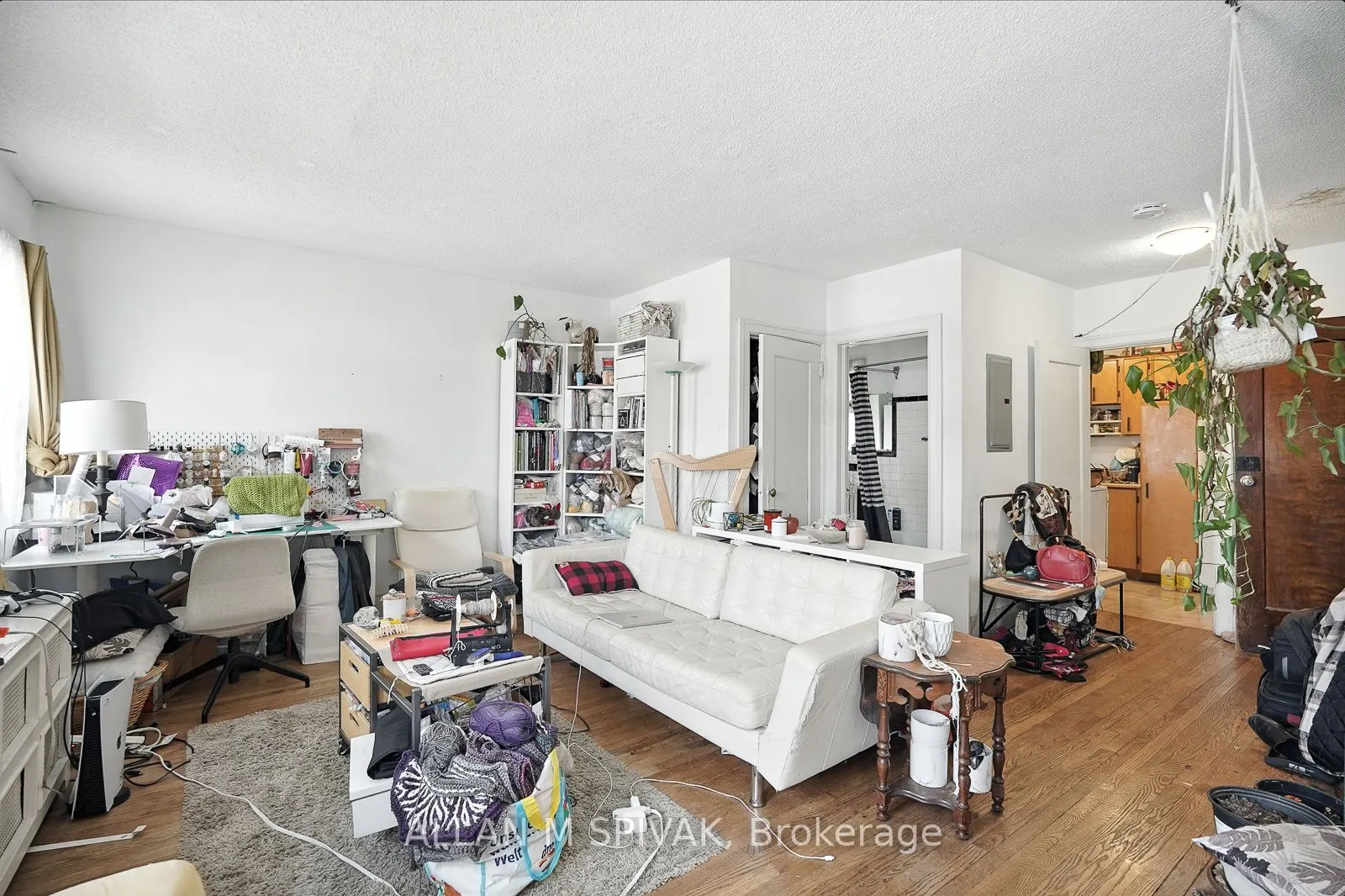 527 Eglinton Avenue W