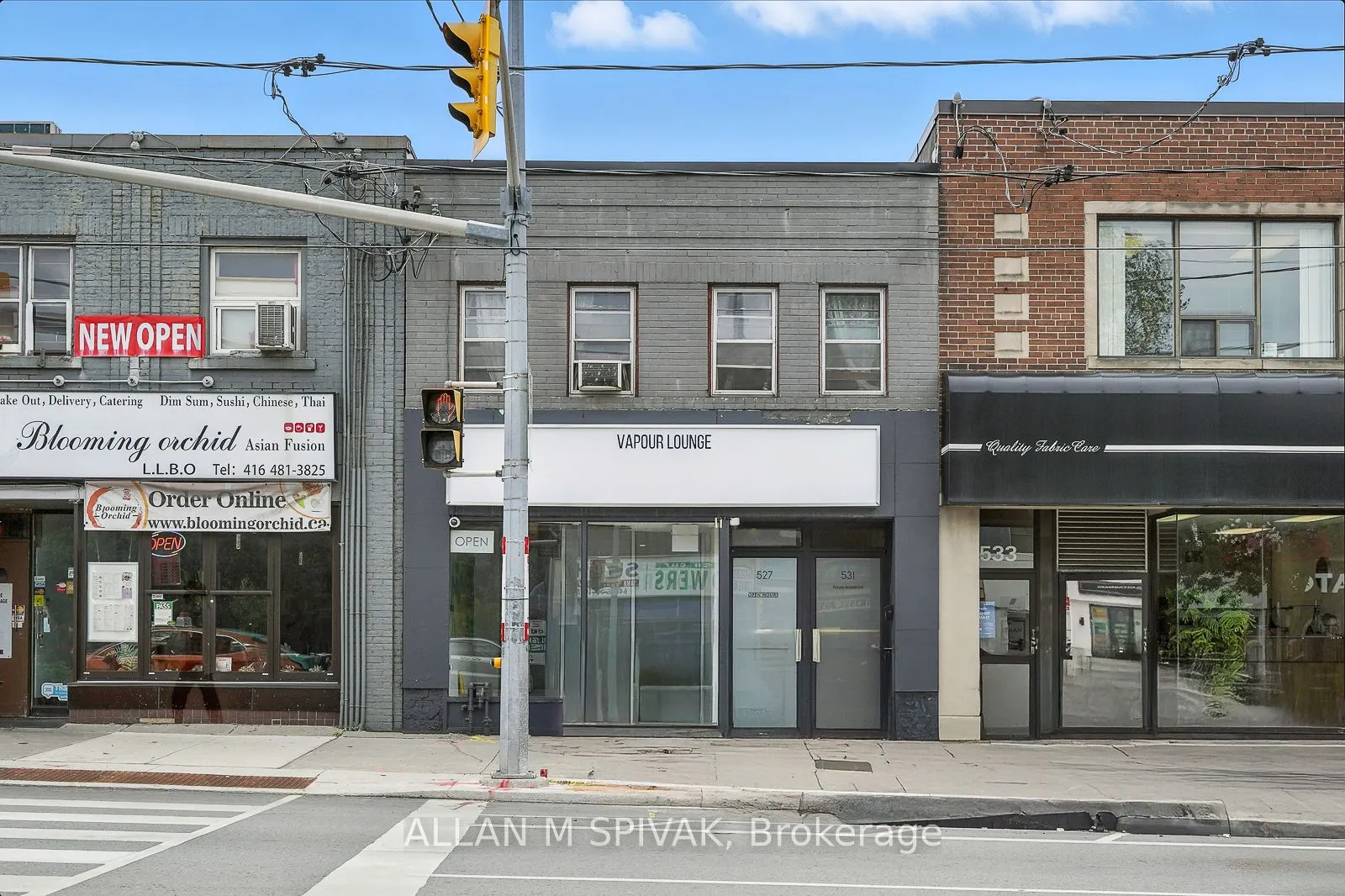 527 Eglinton Avenue W