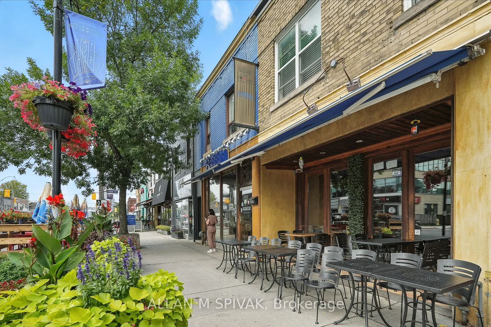 527 Eglinton Avenue W
