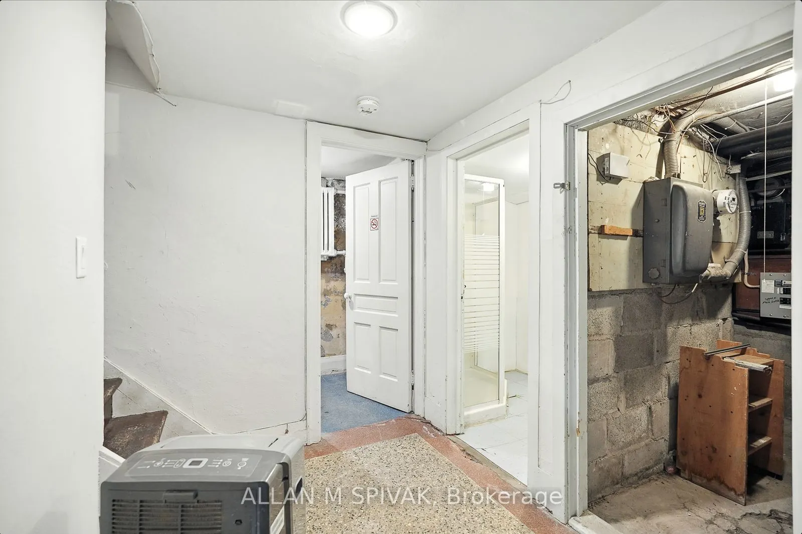 527 Eglinton Avenue W