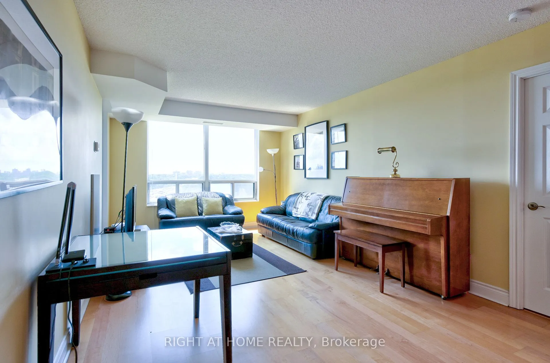 78 Harrison Garden Boulevard, #1011