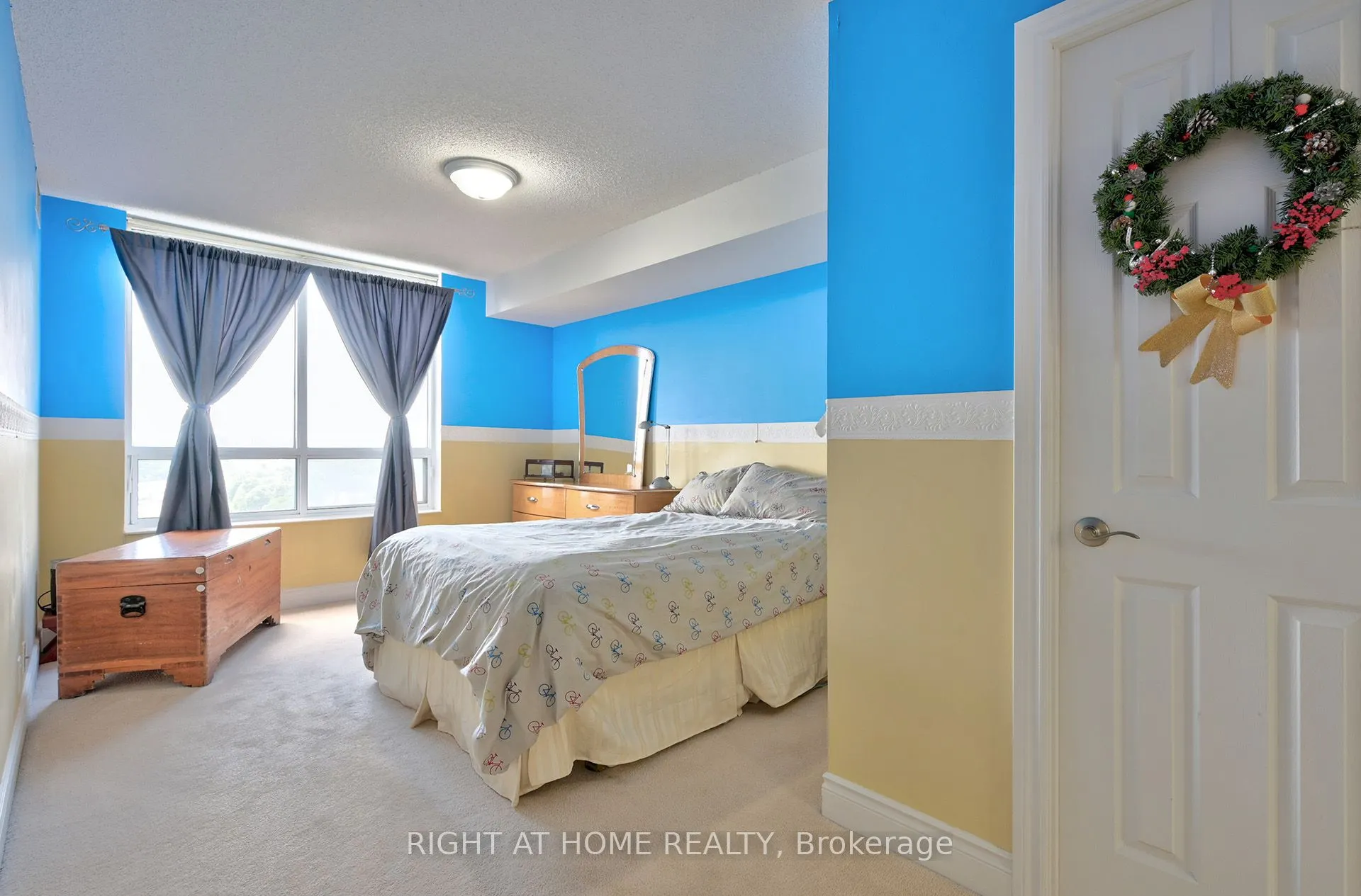 78 Harrison Garden Boulevard, #1011