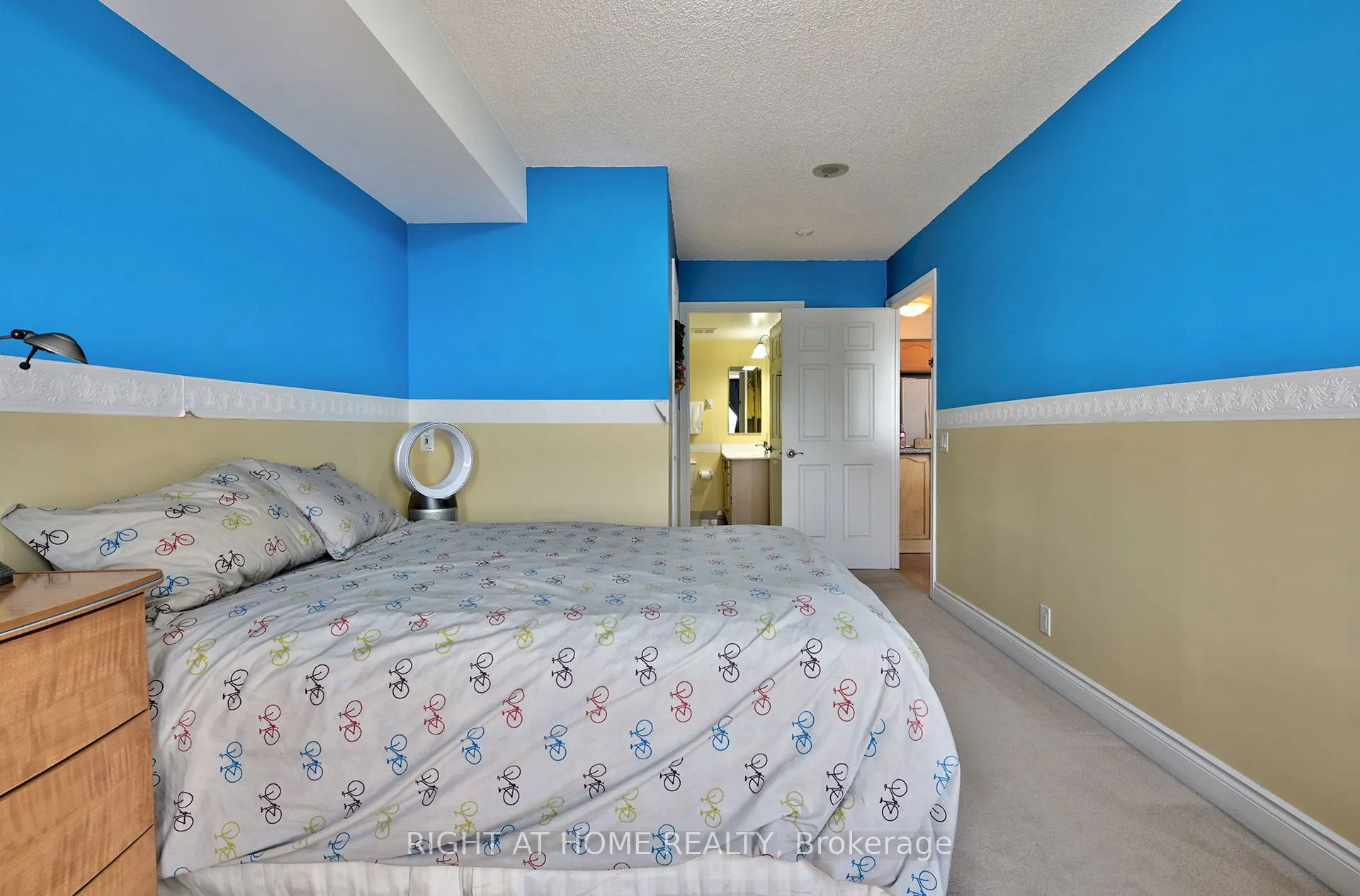 78 Harrison Garden Boulevard, #1011