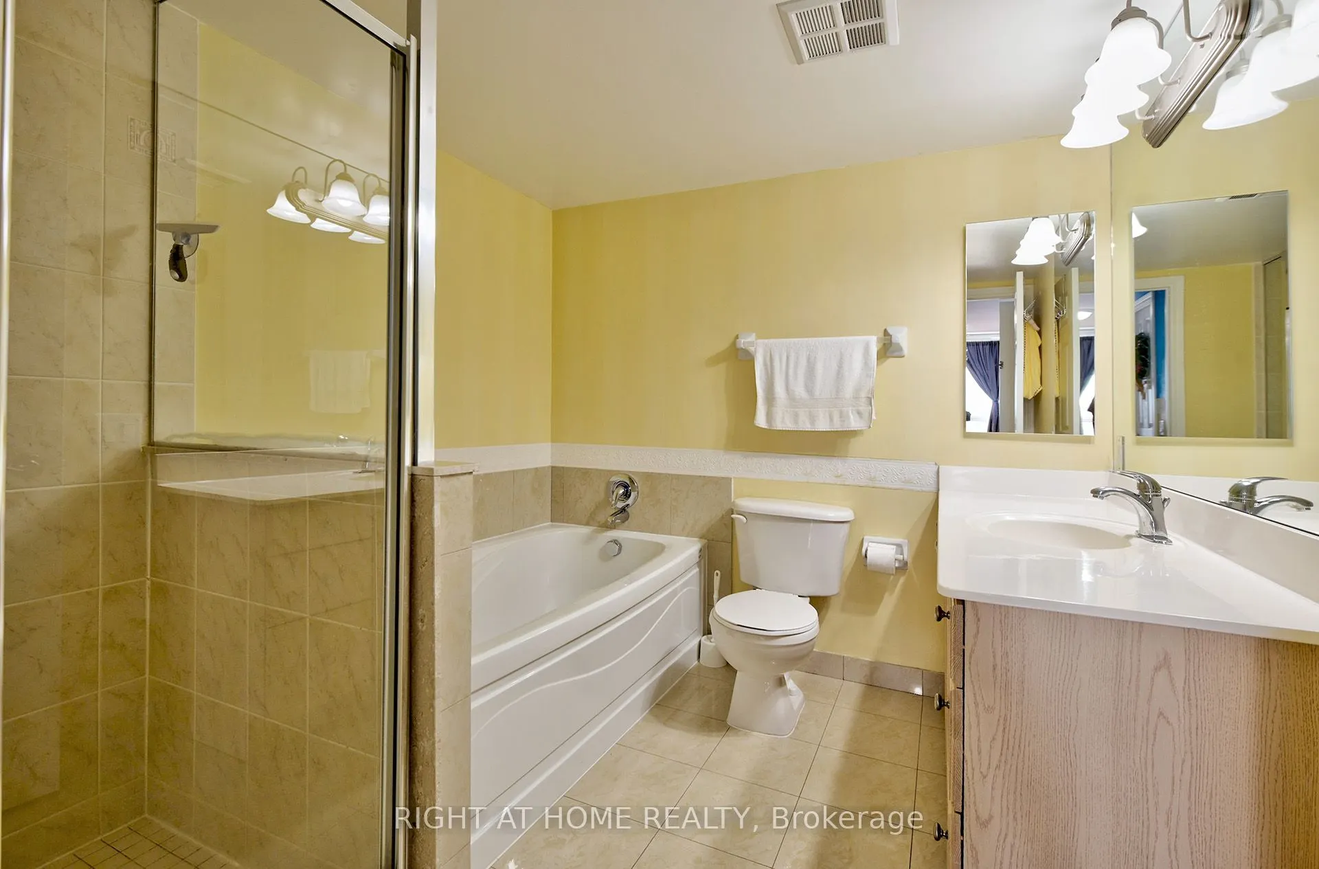 78 Harrison Garden Boulevard, #1011