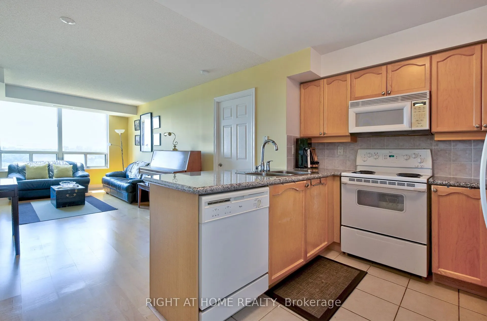 78 Harrison Garden Boulevard, #1011