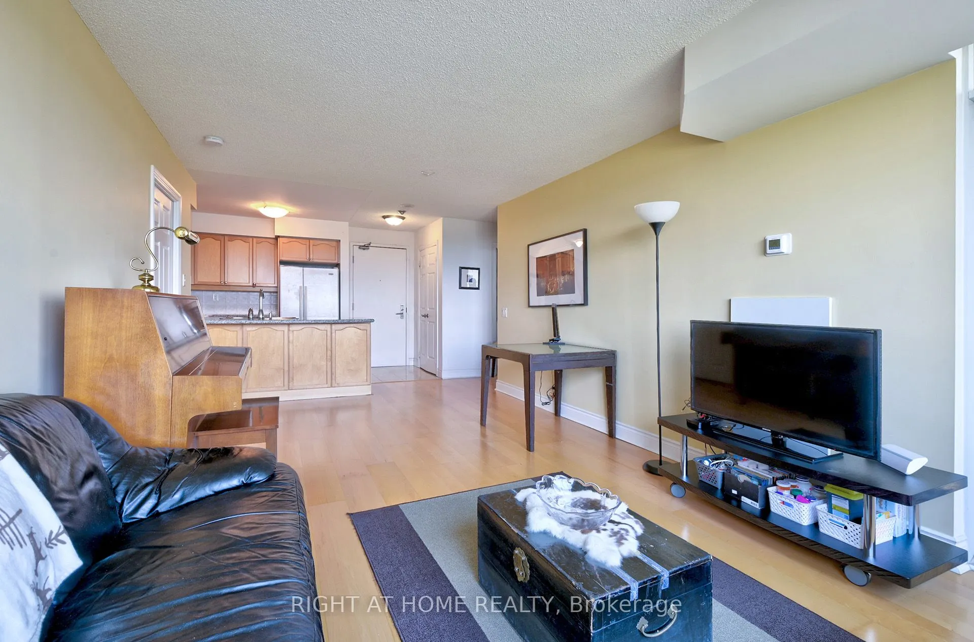 78 Harrison Garden Boulevard, #1011