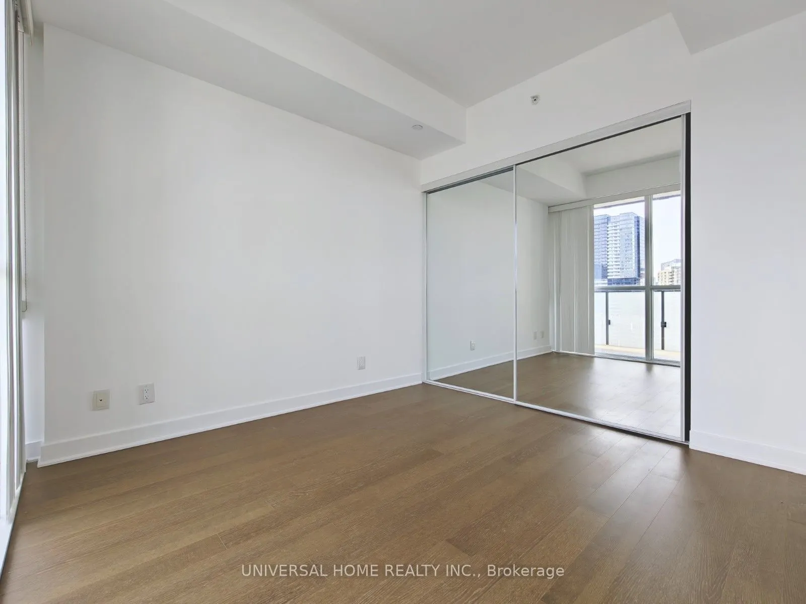 15 Grenville Street, #2011