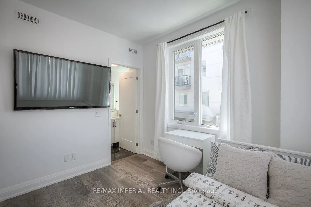 18 Greenbriar Road, #8
