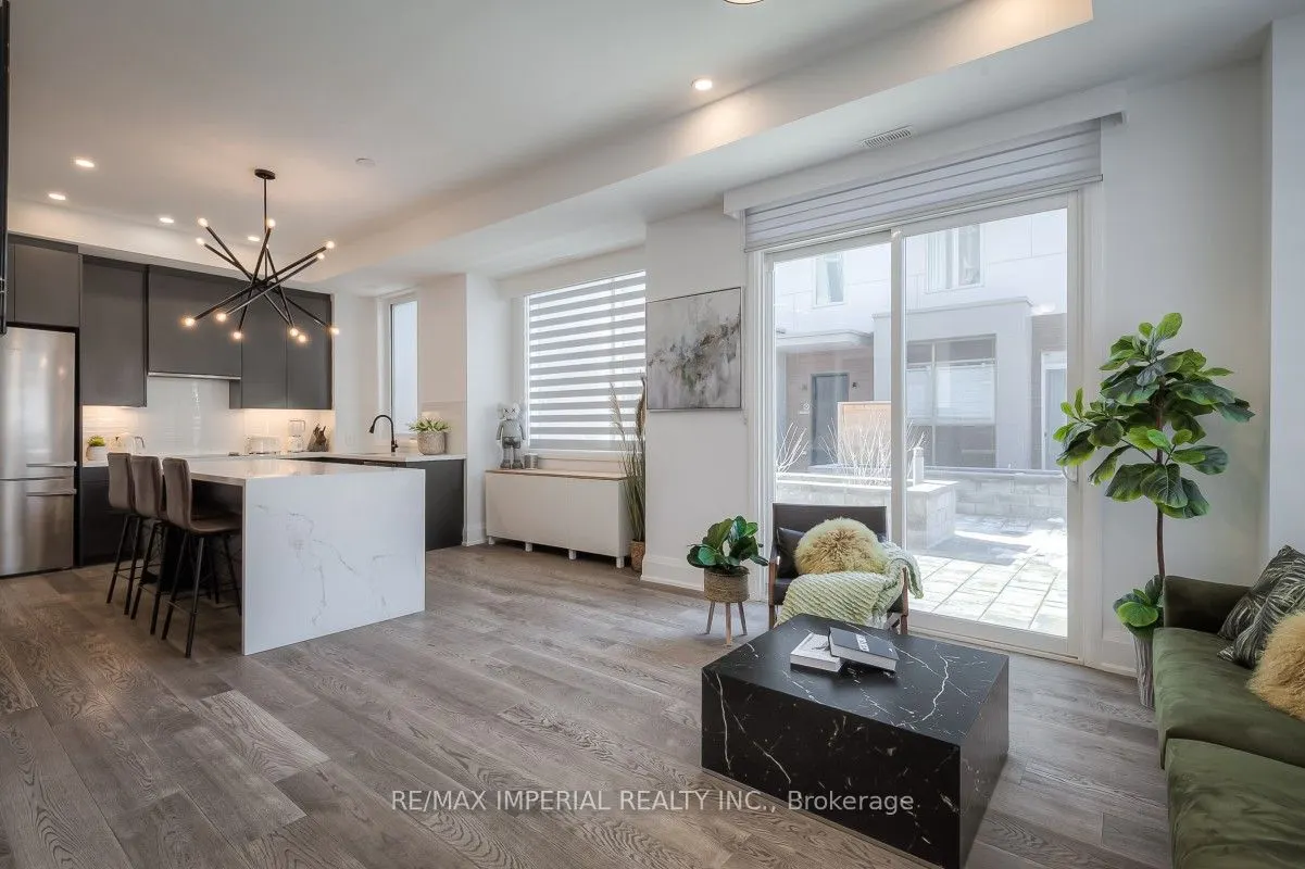 18 Greenbriar Road, #8