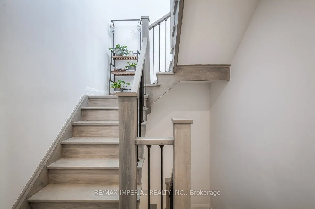 18 Greenbriar Road, #8