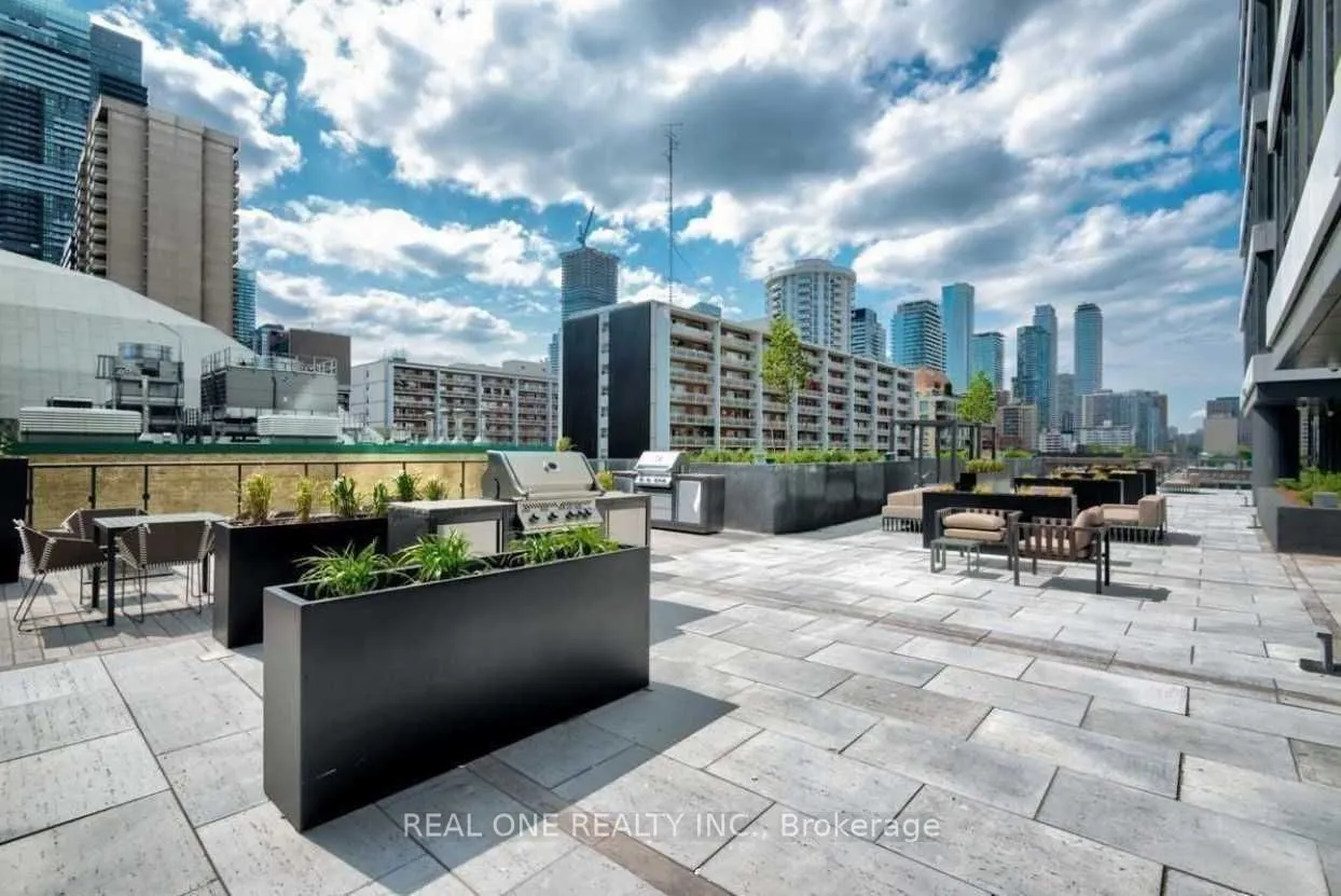 85 Wood Street, #822