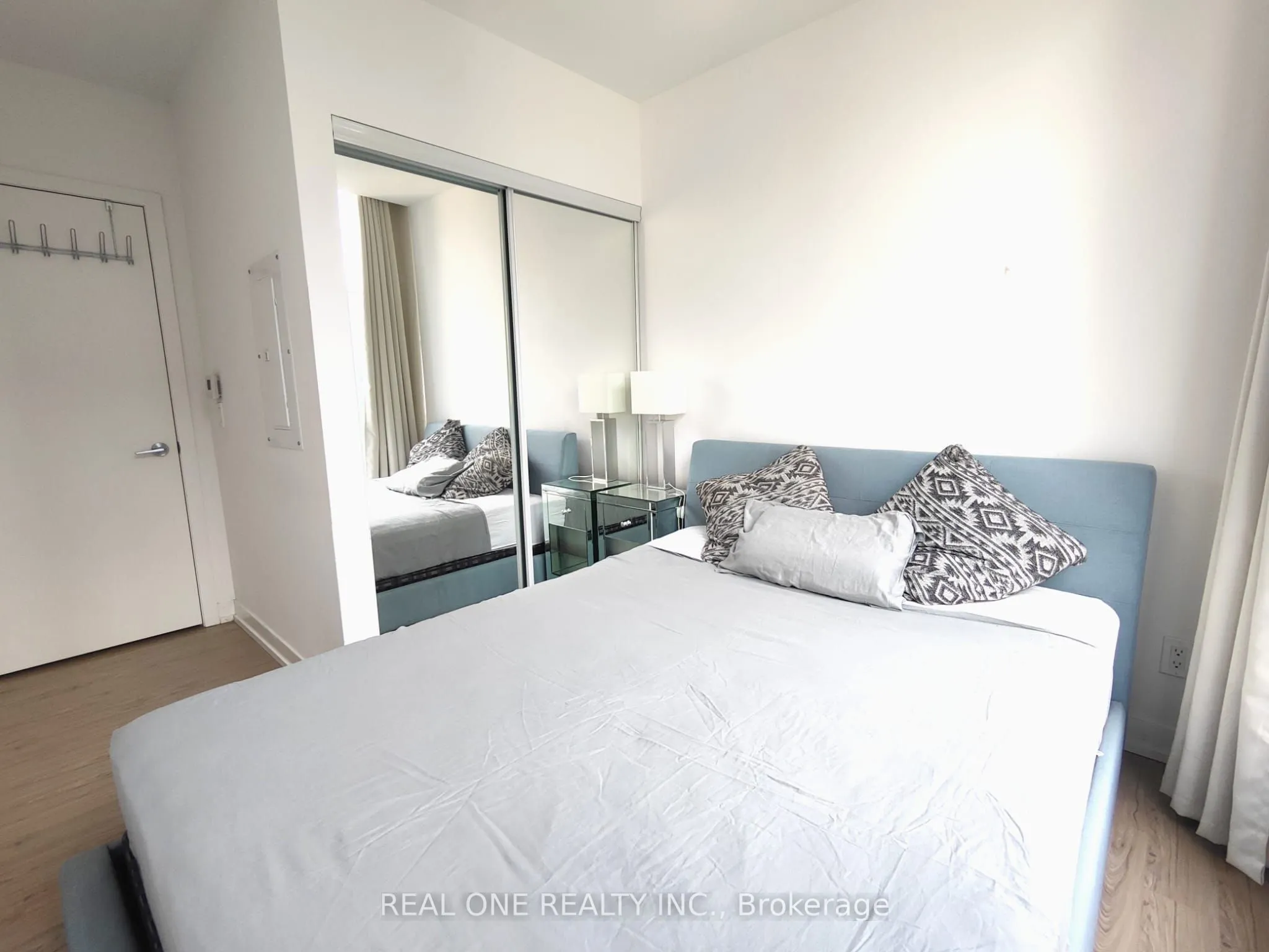 85 Wood Street, #822