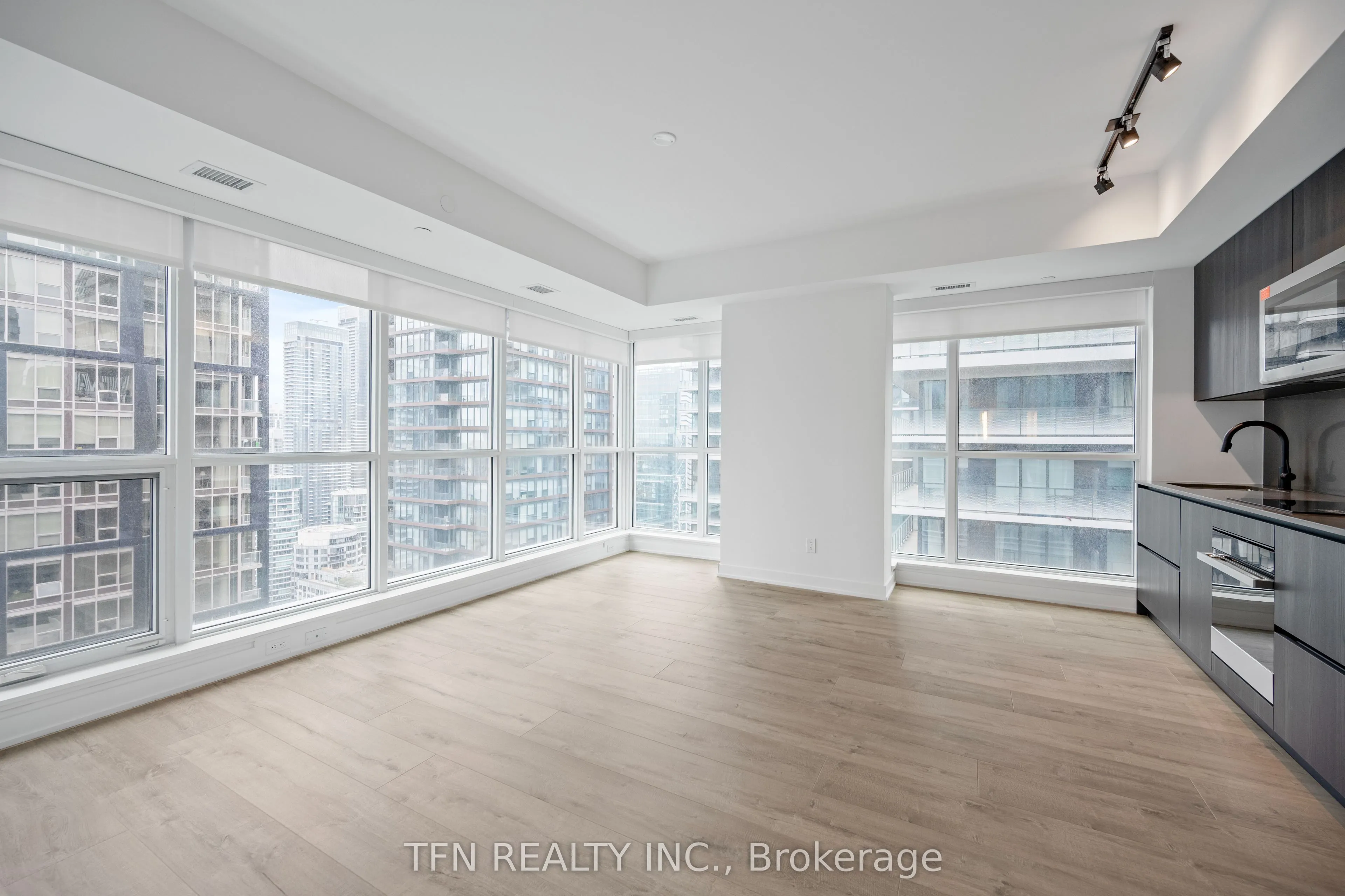 327 King Street W, #3703