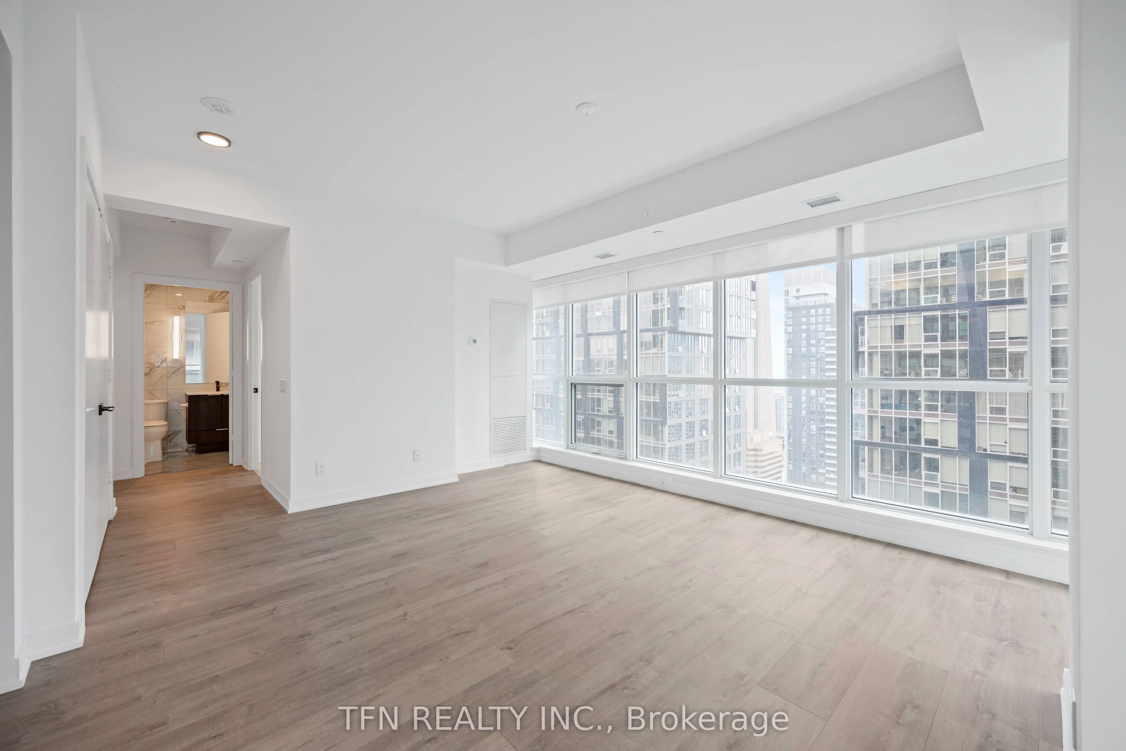 327 King Street W, #3703