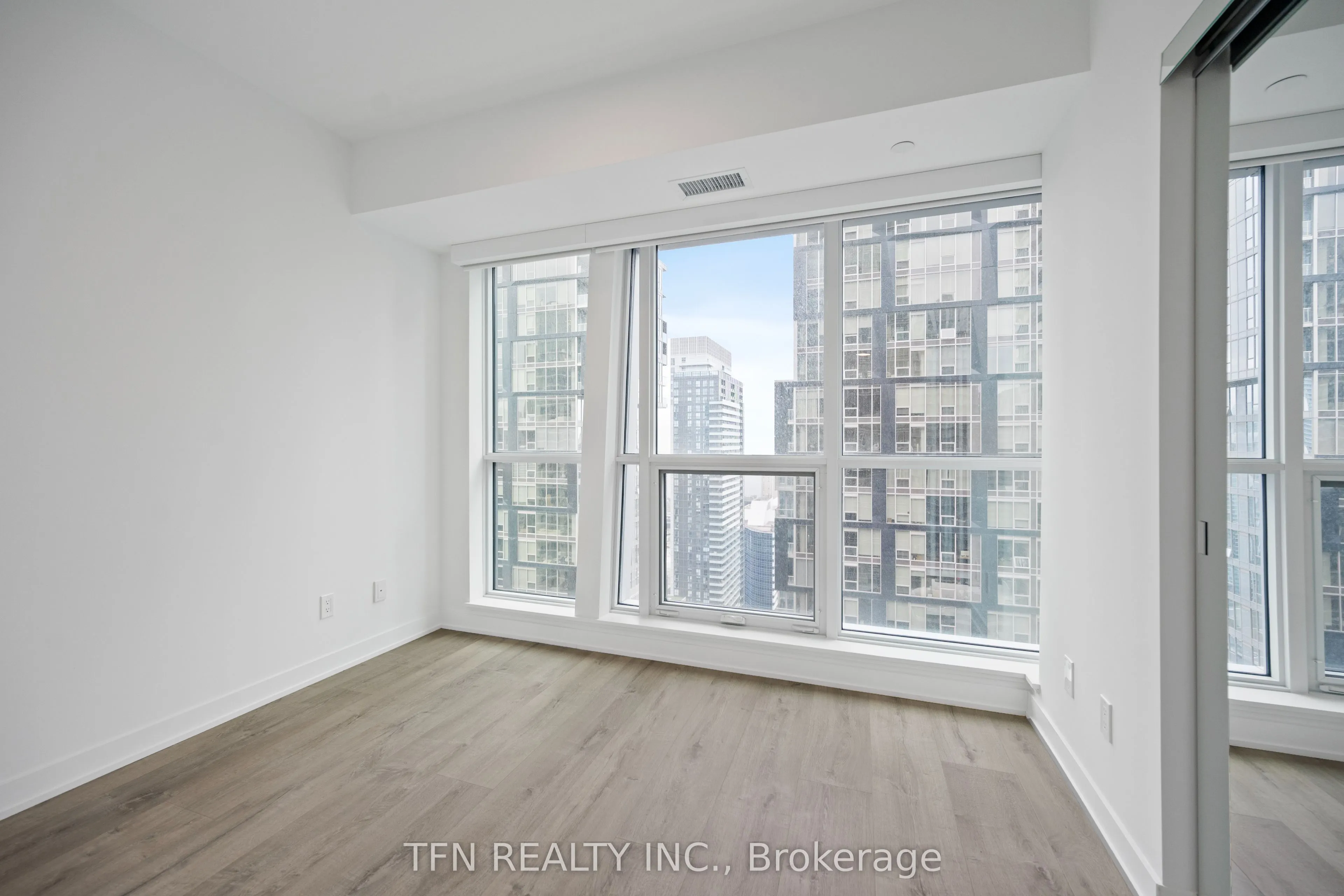 327 King Street W, #3703
