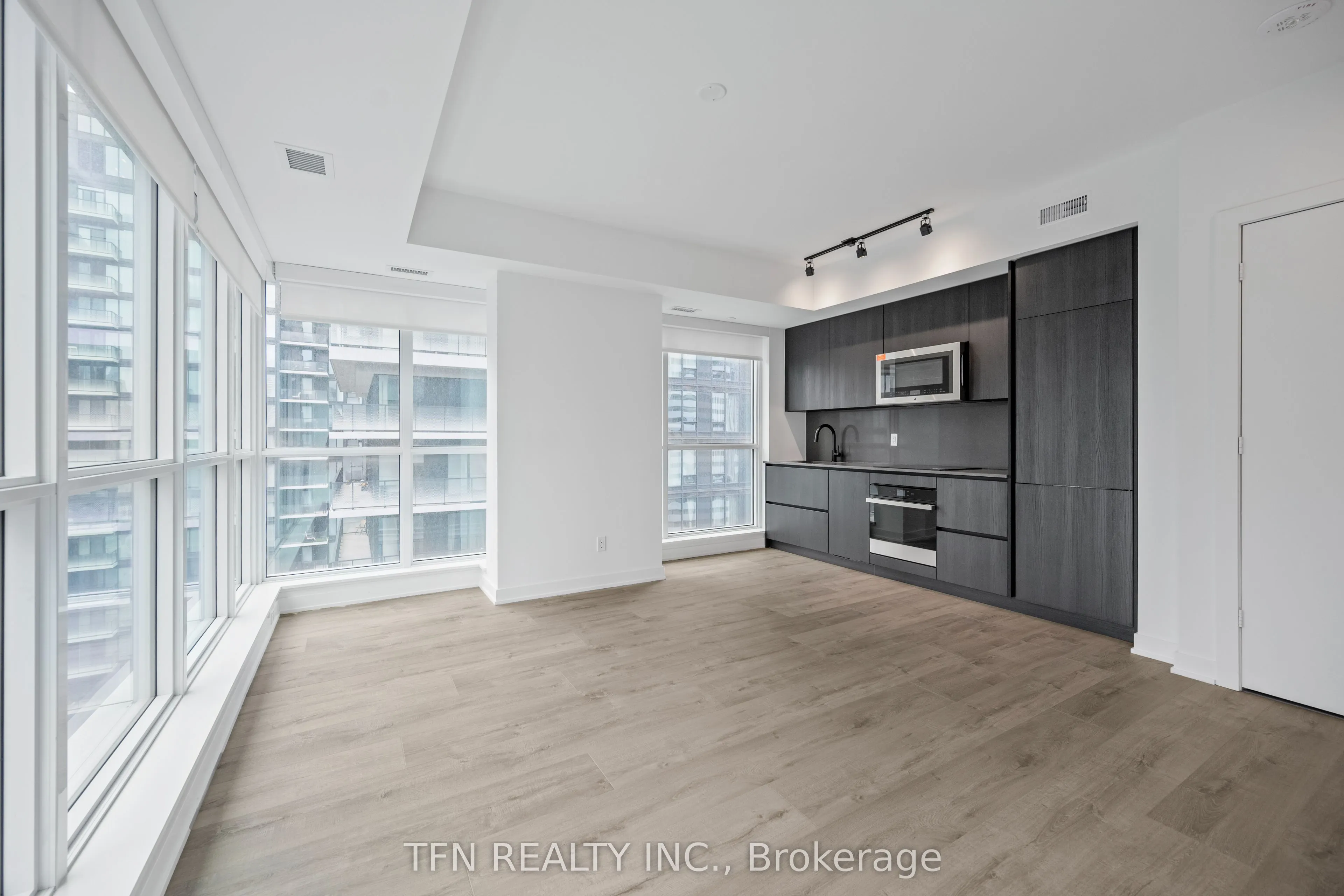 327 King Street W, #3703