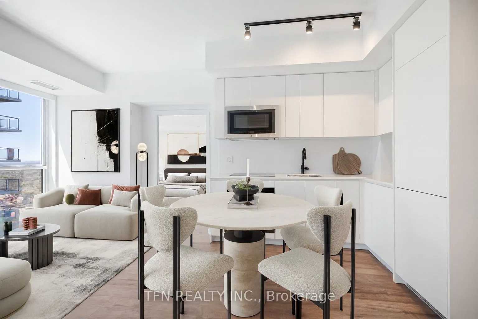 327 King Street W, #4704