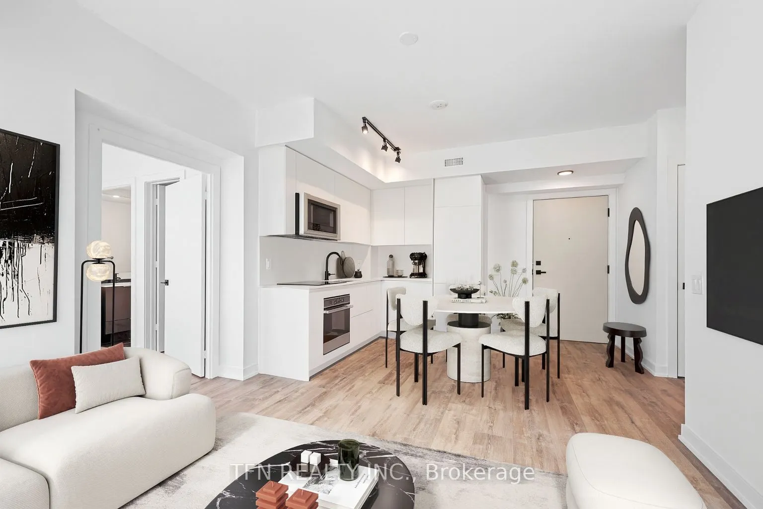 327 King Street W, #4704