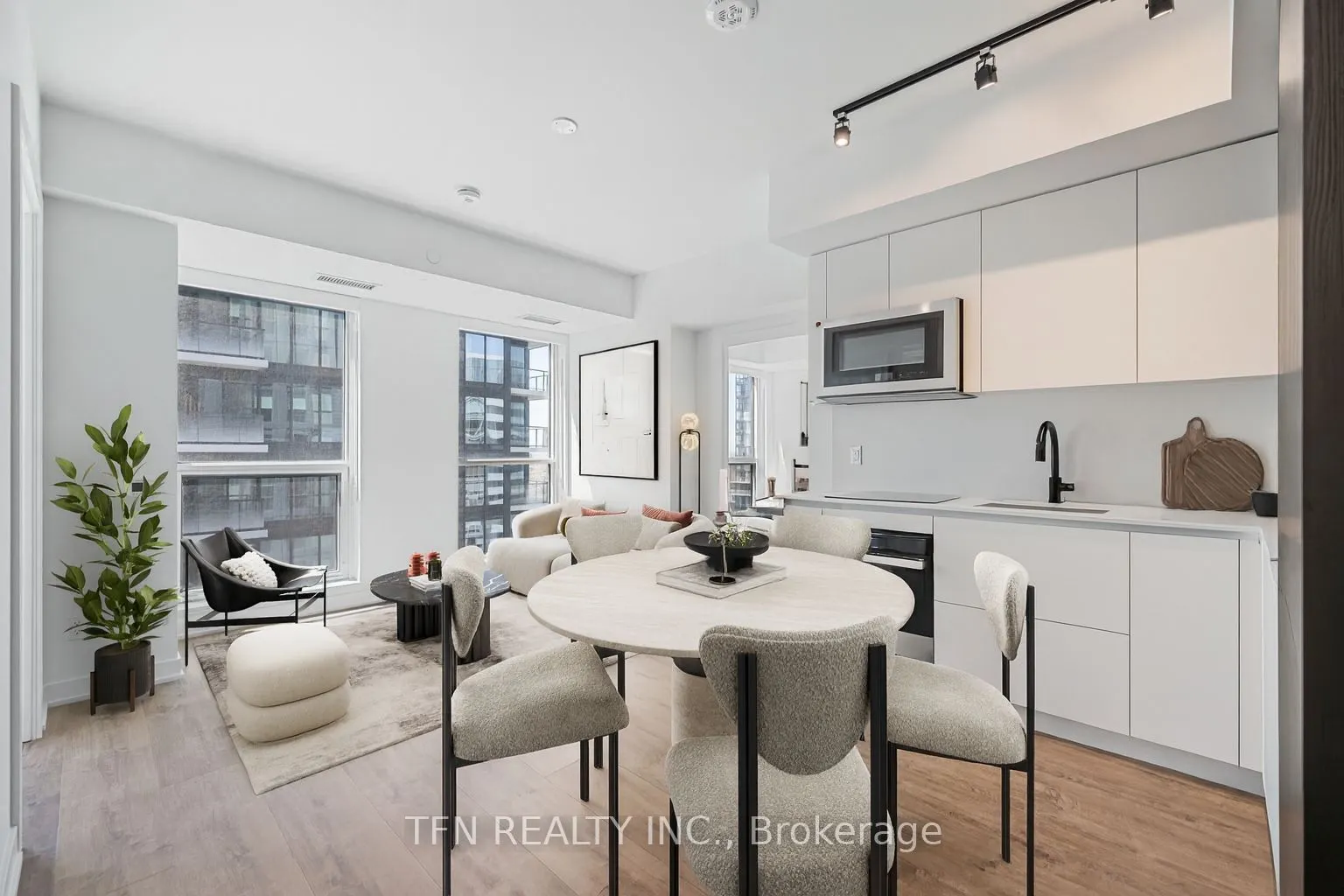 327 King Street W, #4704