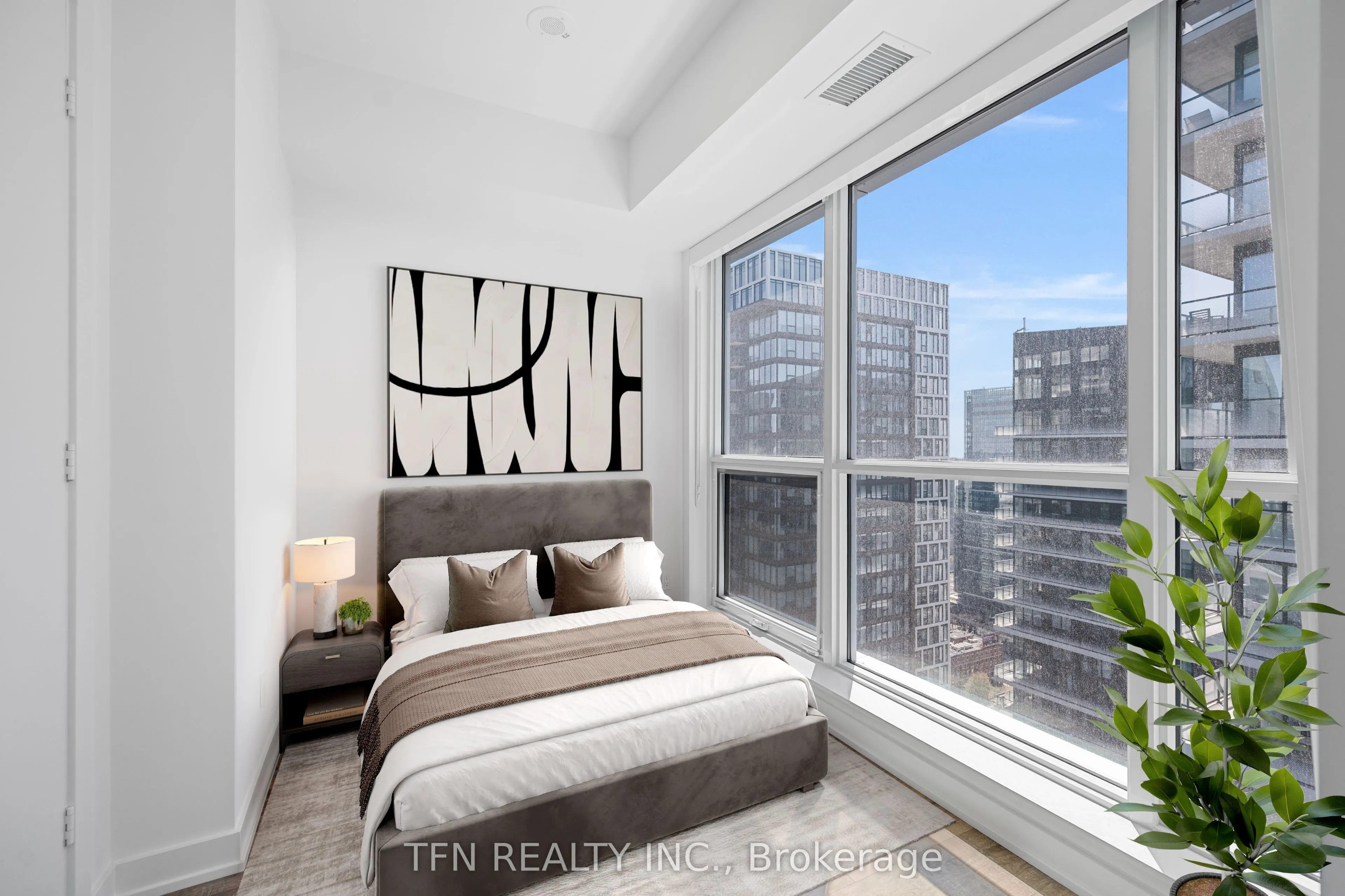 327 King Street W, #4704