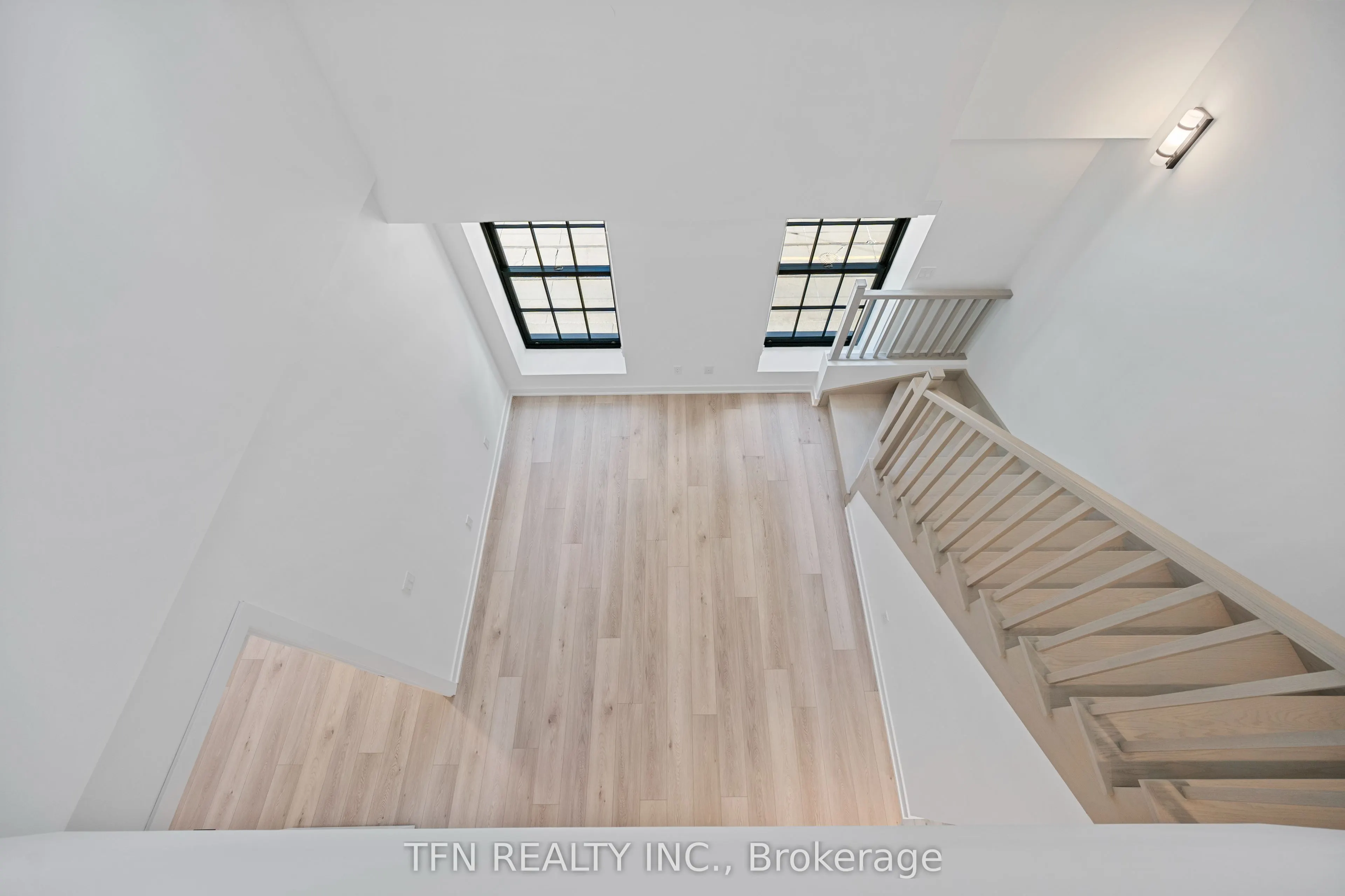 327 King Street W, #306