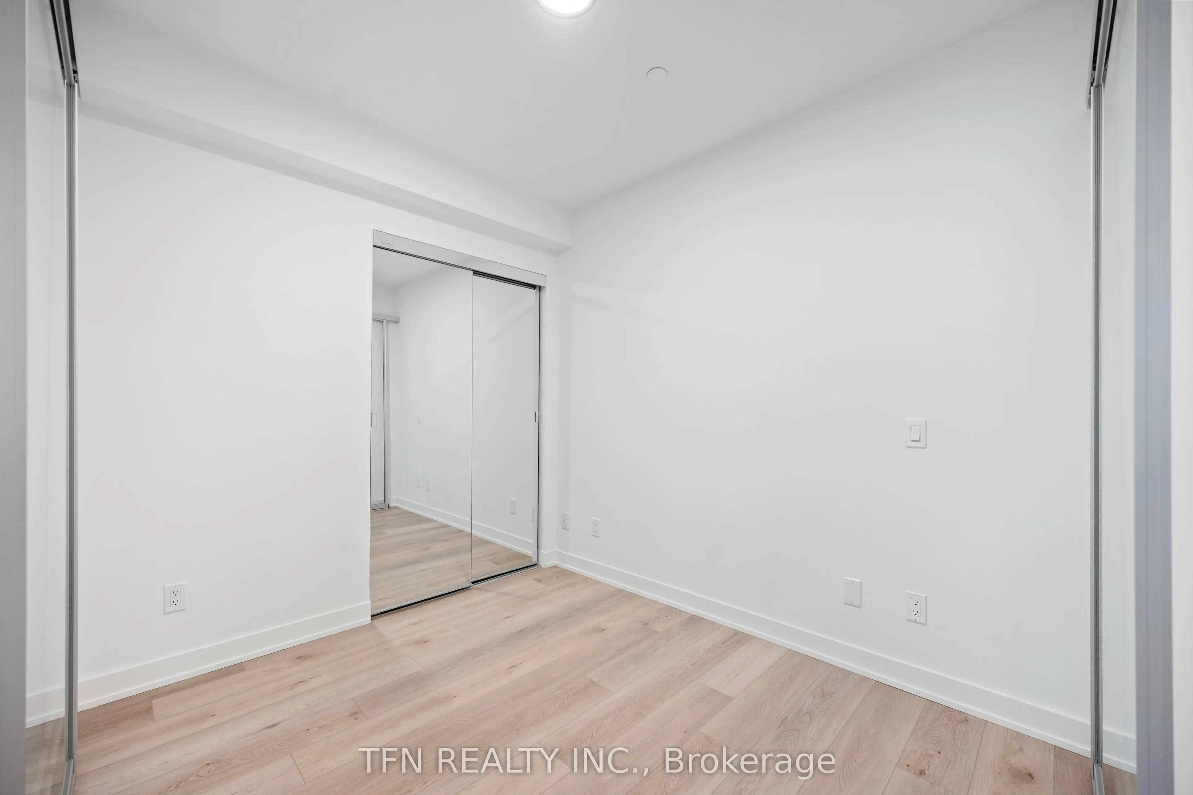 327 King Street W, #306