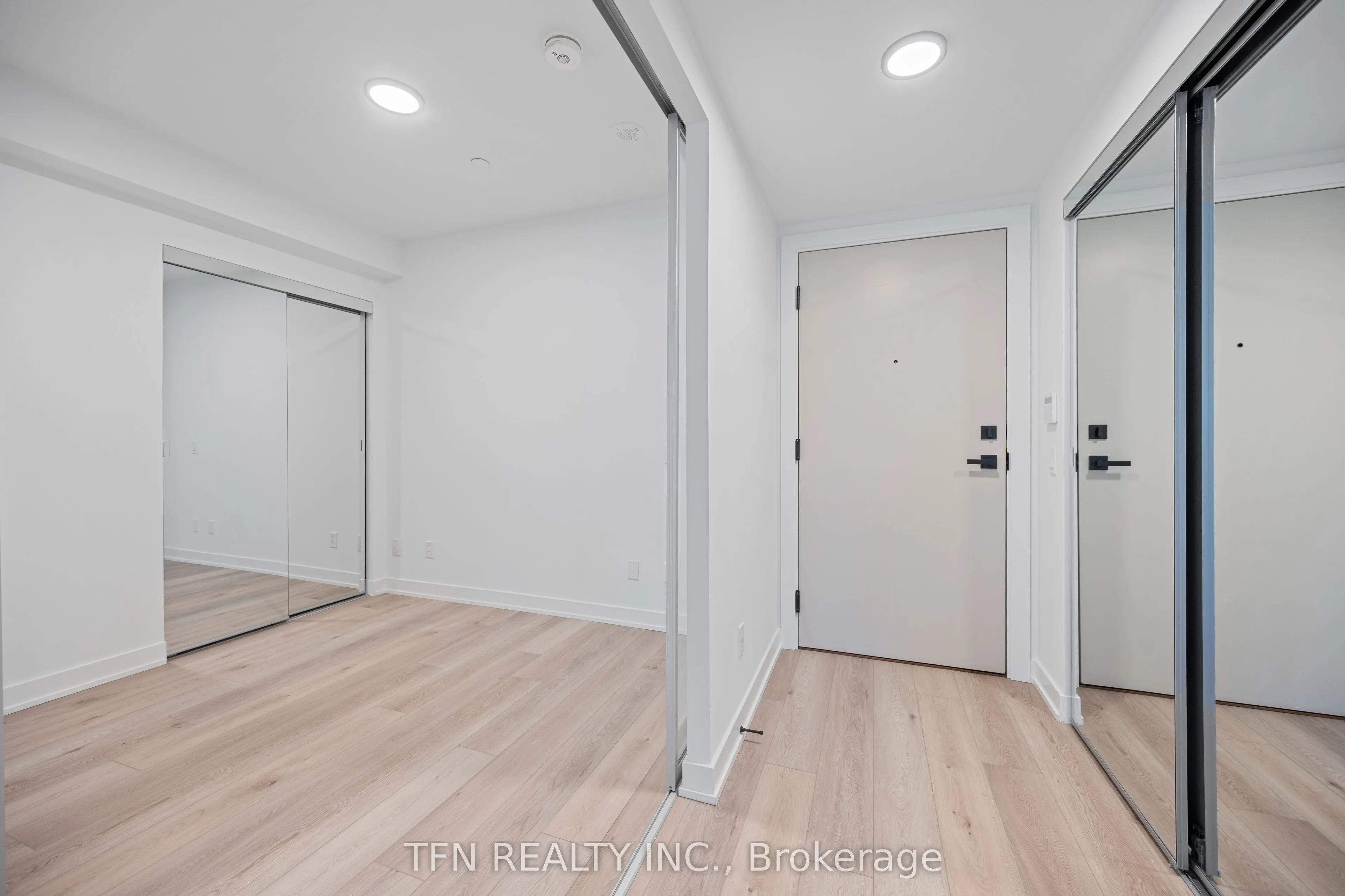 327 King Street W, #306