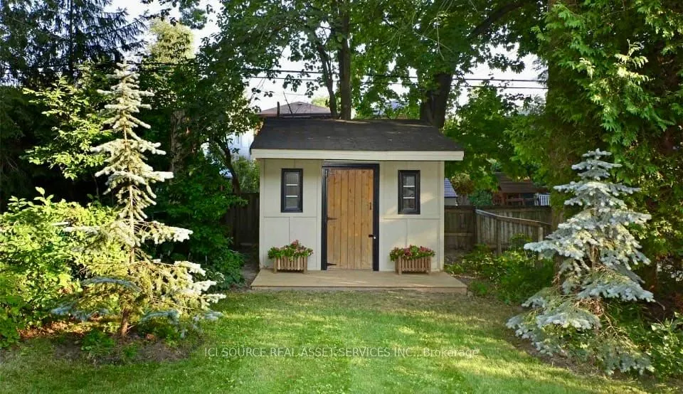 483 Soudan Avenue