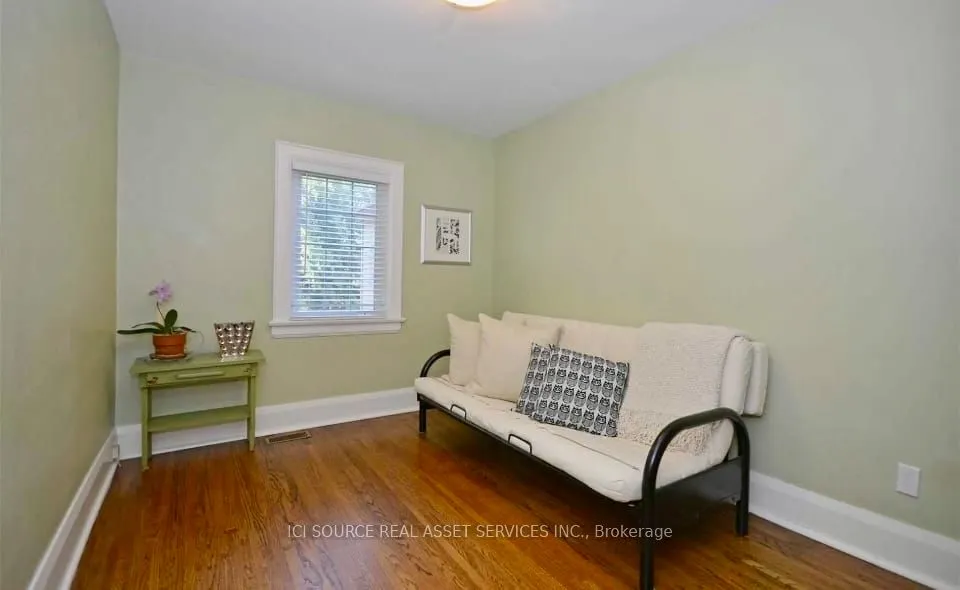 483 Soudan Avenue