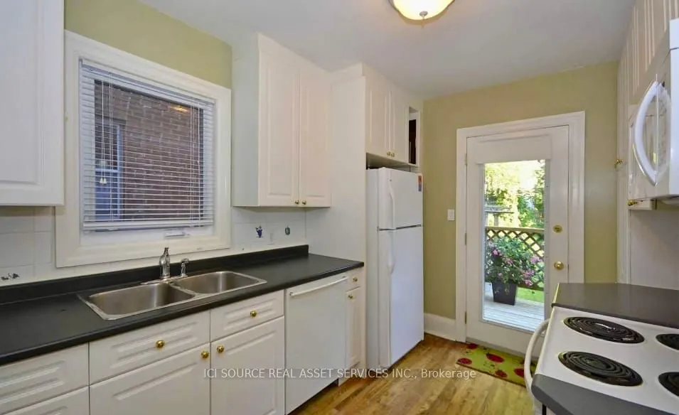 483 Soudan Avenue